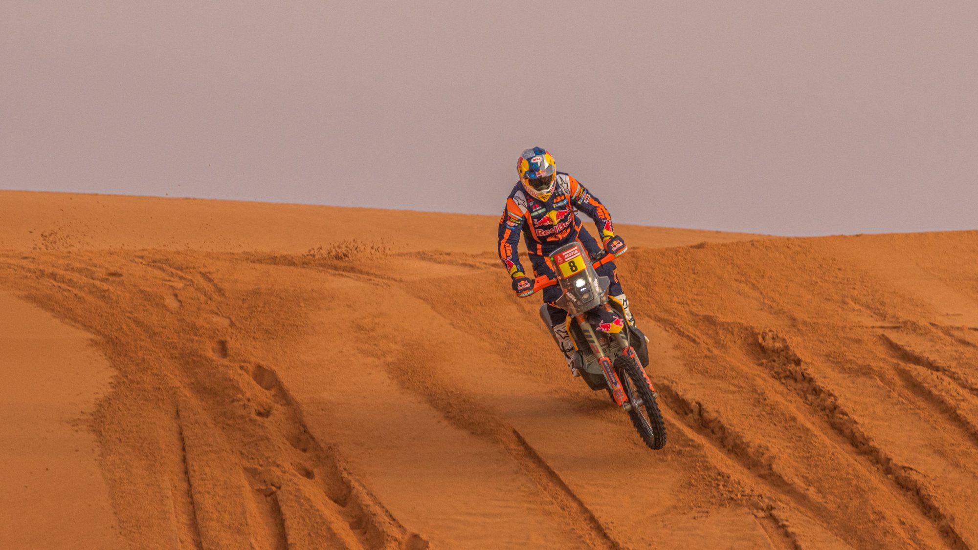 epa10398512 Australian driver Toby Price drive his KTM 450 Rally Factory for Red Bull KTM Factory racing during the 9th stage of the Dakar Rally 2023 from Riyadh to Haradh, Saudi Arabia, 10 January 2023.  EPA/Andrew Eaton
