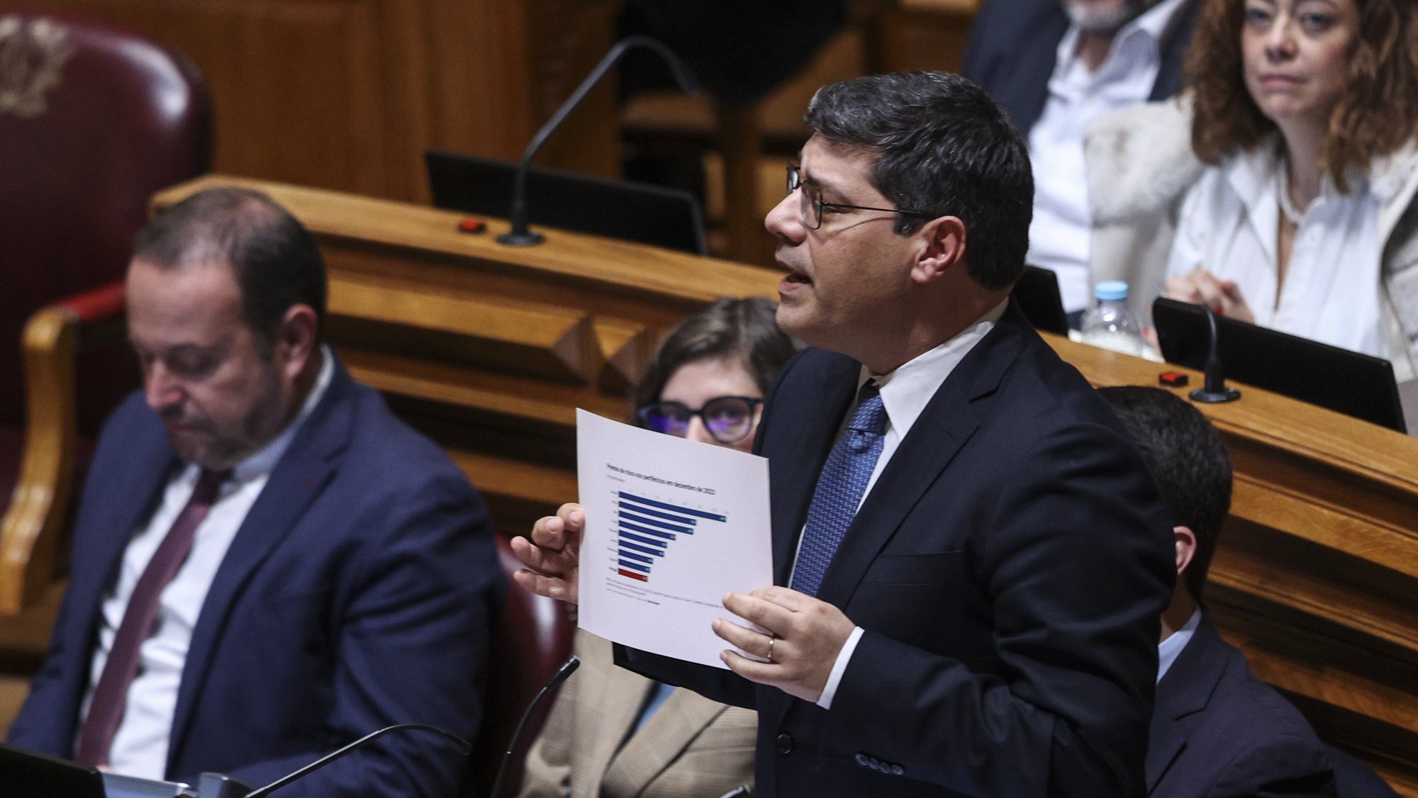 O lider parlamentar do PS Eurico Brilhante Dias intervém no debate parlamentar sobre política geral, esta tarde na Assembleia da República em Lisboa, 11 de janeiro de 2023. MIGUEL A. LOPES/LUSA