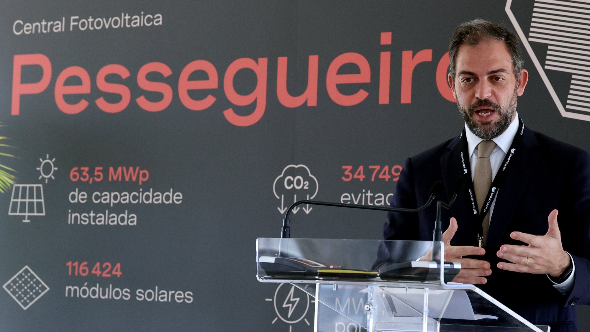 O ministro do Ambiente e Ação Climática, Duarte Cordeiro, intervém na cerimónia de inauguração da Central Solar Fotovoltaica de Pessegueiro, em Setúbal, 29 de março de 2023. ANTÓNIO COTRIM/LUSA