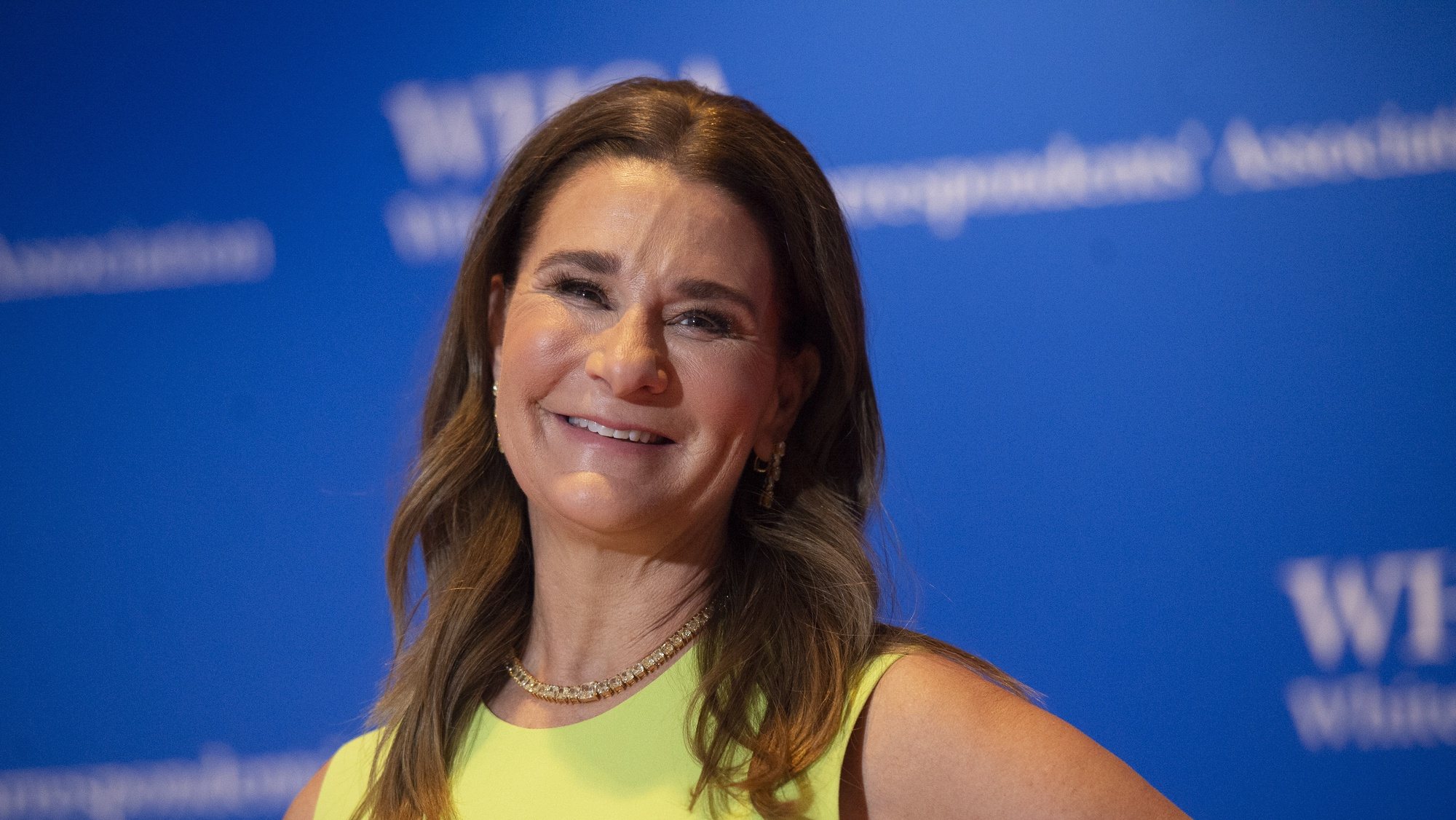 epa09919735 Philanthropost Melinda French Gates arrives at the 2022 White House Correspondents’ Association Dinner at the Washington Hilton in Washington, DC, USA, 30 April 2022. The dinner is back this year for the first time since 2019.  EPA/BONNIE CASH / POOL