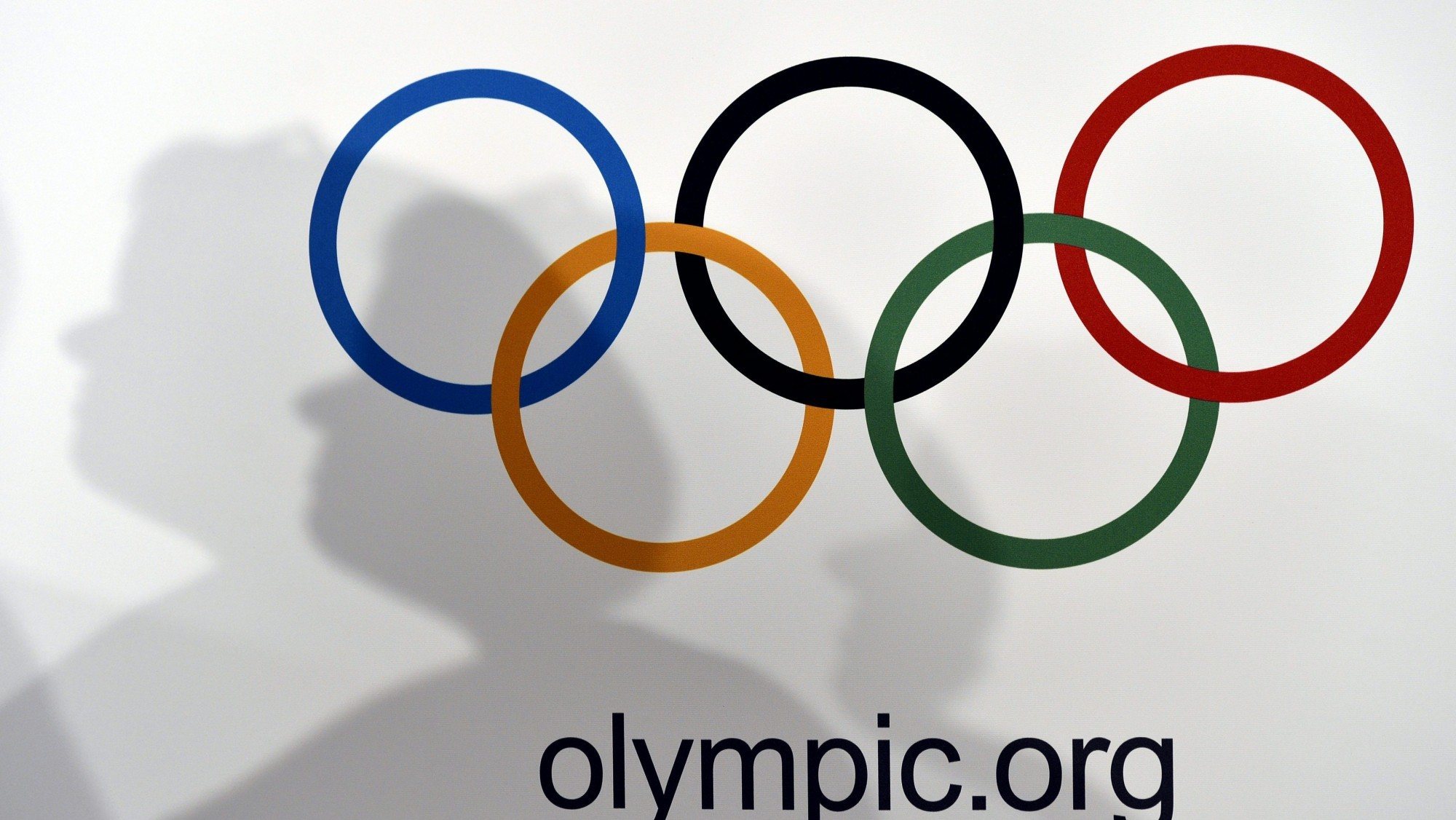 Comité Olímpico Internacional disse que &quot;nenhum atleta deve ser banido da competição apenas com base no seu passaporte&quot;