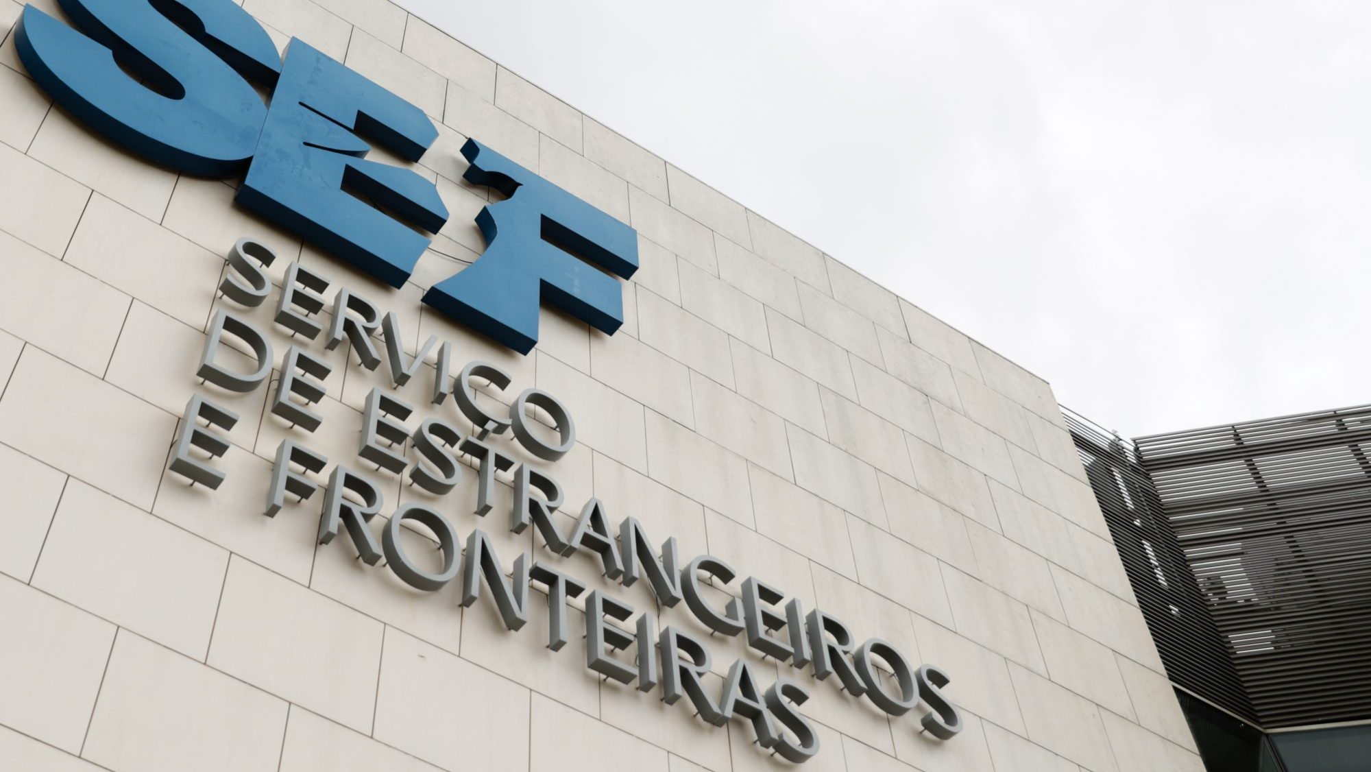 O SEF reforçou os controlos junto à fronteira com Espanha, nos aeroportos e balcões de atendimento