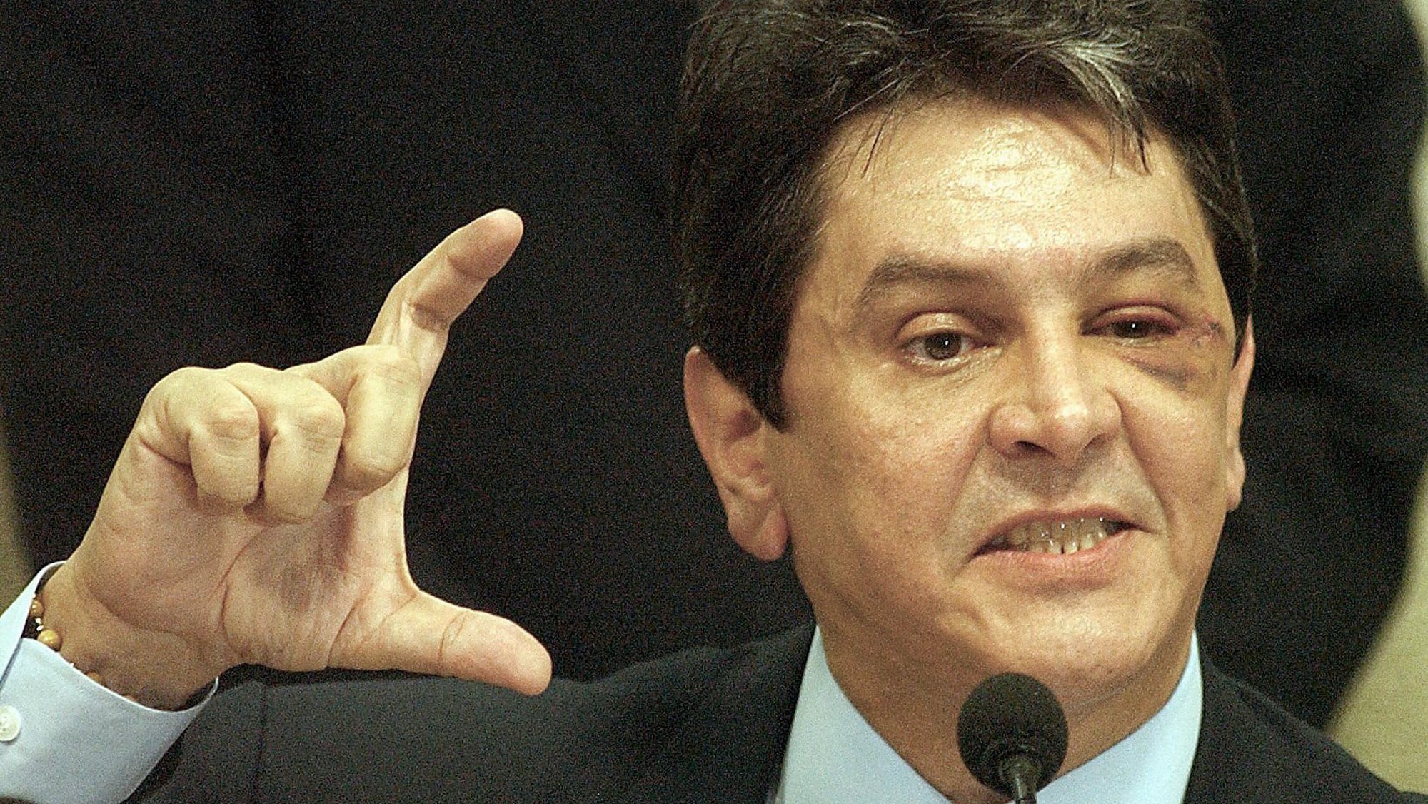 epa000470597 Brazilian congressman Roberto Jefferson testifies before a Special Committee of the Brazilian Congress, Thursday, 30 June 2005, in Brasilia, Brazil. The former ally of President Luiz Inacio da Silva made new accusations against the PT, as the president&#039;s Workers Party is known. Jefferson, who has already accused the governing party of bribing legislators from other parties to ensure their support for the government&#039;s agenda in Congress, said that the PT received each month the equivalent of $1.2 million in &quot;surpluses&quot; from the accounts of the state-owned electricity producer FCE.  EPA/Ana Nascimento