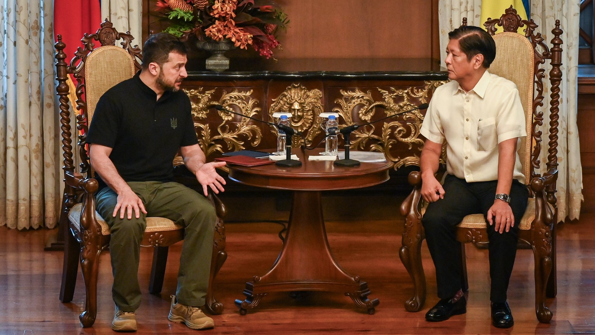 epa11386580 Ukraine President Volodymyr Zelensky (L) speaks as Philippine President Ferdinand ‘Bongbong’ Marcos Jr. (R) listens during a bilateral meeting inside Malakanang presidential palace in Manila, Philippines, 03 June 2024. Zelensky is on his first visit to Manila since being elected and will meet with President Marcos to discuss security issues.  EPA/JAM STA ROSA / POOL
