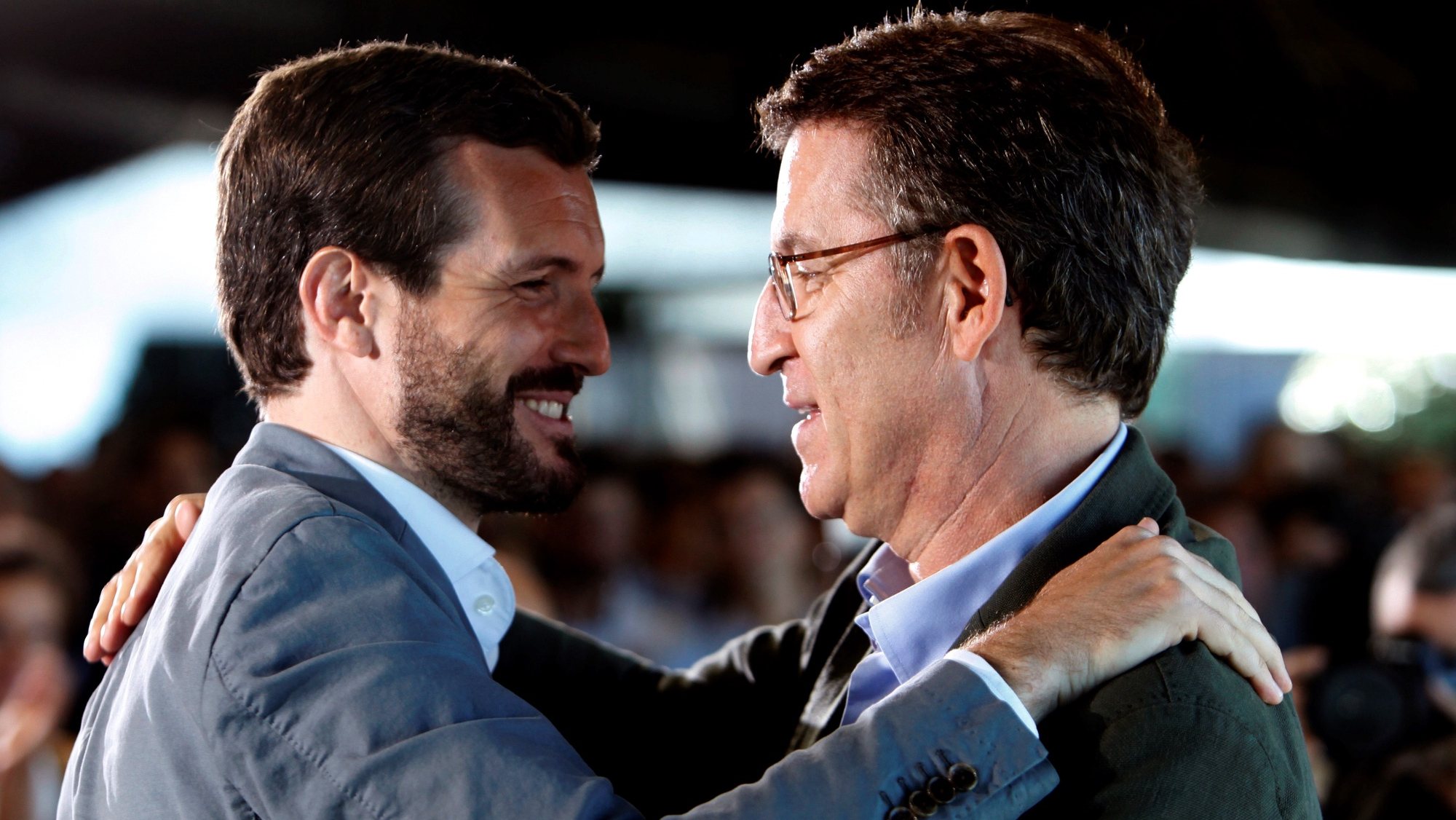 epa07900965 Spanish right People&#039;s Party leader, Pablo Casado (L), greets Galicia regional President, Alberto Nunez Feijoo, during an pre-campaign event with supporters in the town of Santa Cruz de Oleiros, Galicia, northwestern Spain, 06 October 2019. Spanish general election will be held on 10 November.  EPA/Cabalar