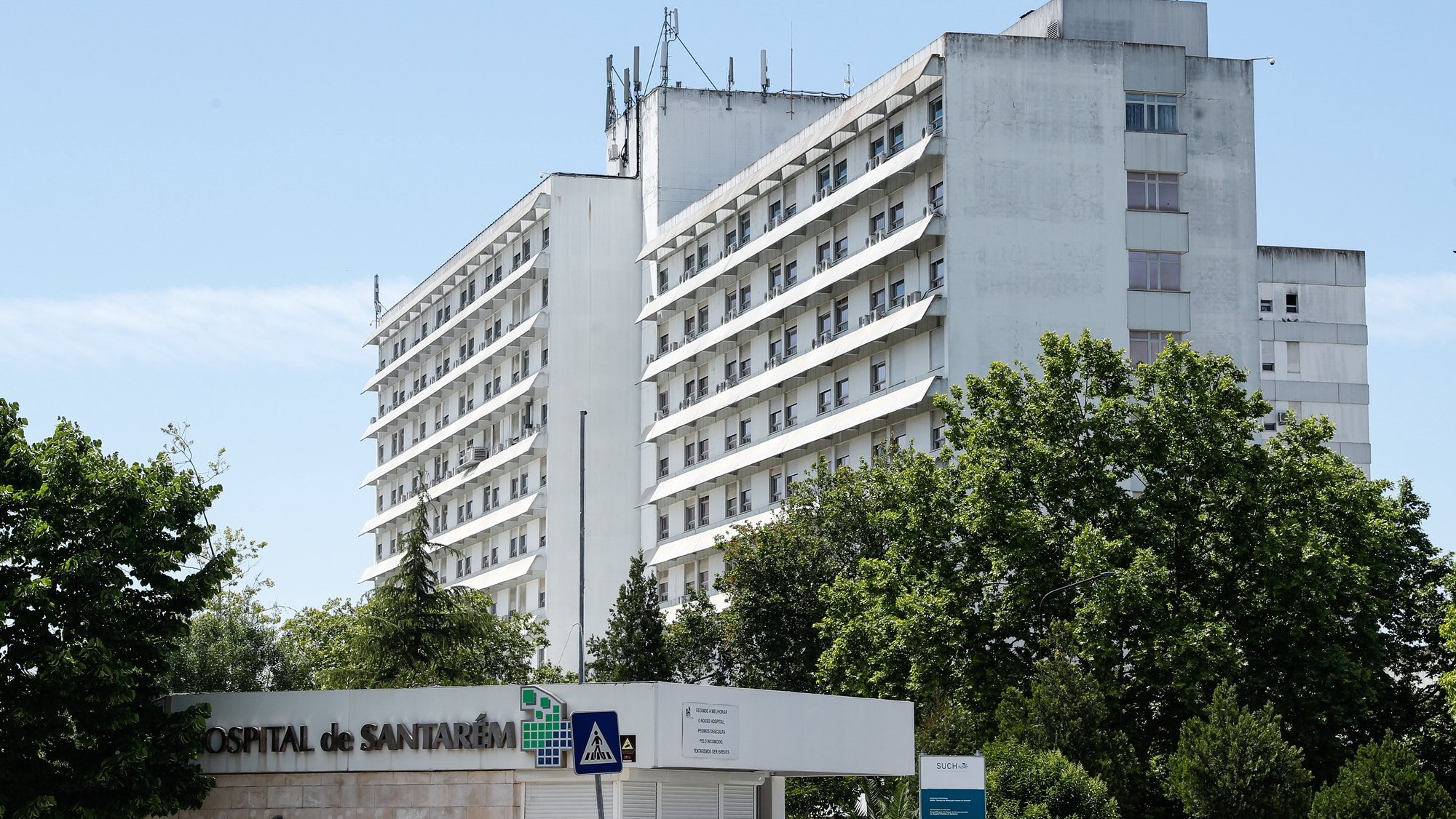Na nota, o Hospital Distrital de Santarém alerta ainda à população para que evite ir às urgências
