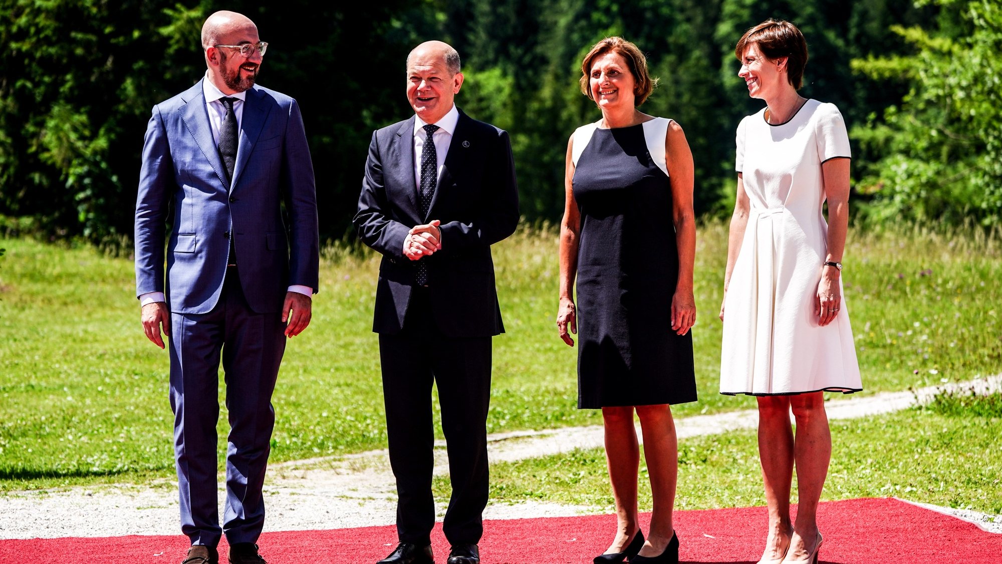 epa10034917 German Chancellor Olaf Scholz (2-L) and his wife Britta Ernst (2-R) welcome President of the European Council Charles Michel (L) and his wife Amelie Derbaudrenghien (R), at Elmau Castle in Kruen, Germany, 26 June 2022. Germany is hosting the G7 summit at Elmau Castle near Garmisch-Partenkirchen from 26 to 28 June 2022.  EPA/CLEMENS BILAN