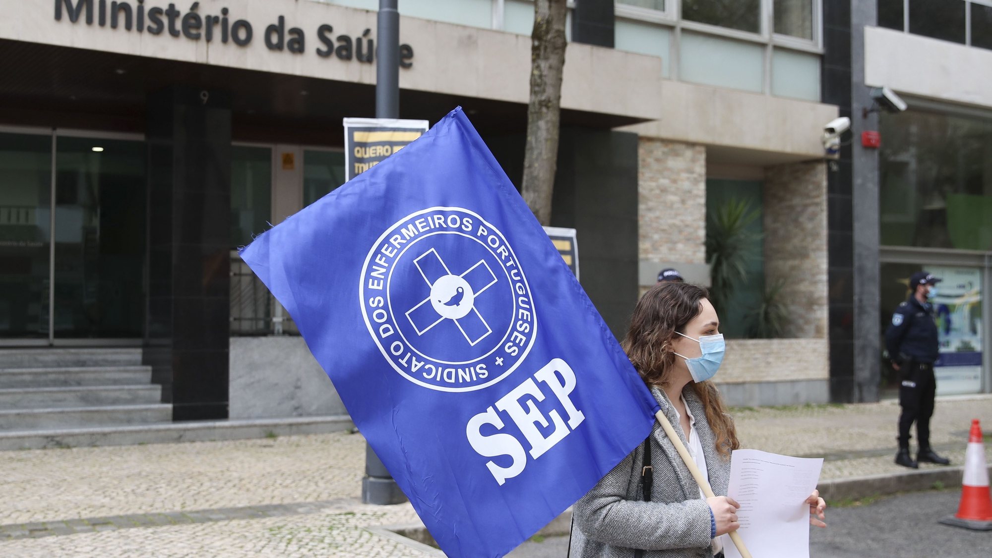 Concentração de dirigentes do Sindicato dos Enfermeiros Portugueses pela abertura imediata do processo negocial, junto ao Ministério da Saúde, em Lisboa, 07 de abril de 2022. ANTÓNIO   COTRIM/LUSA