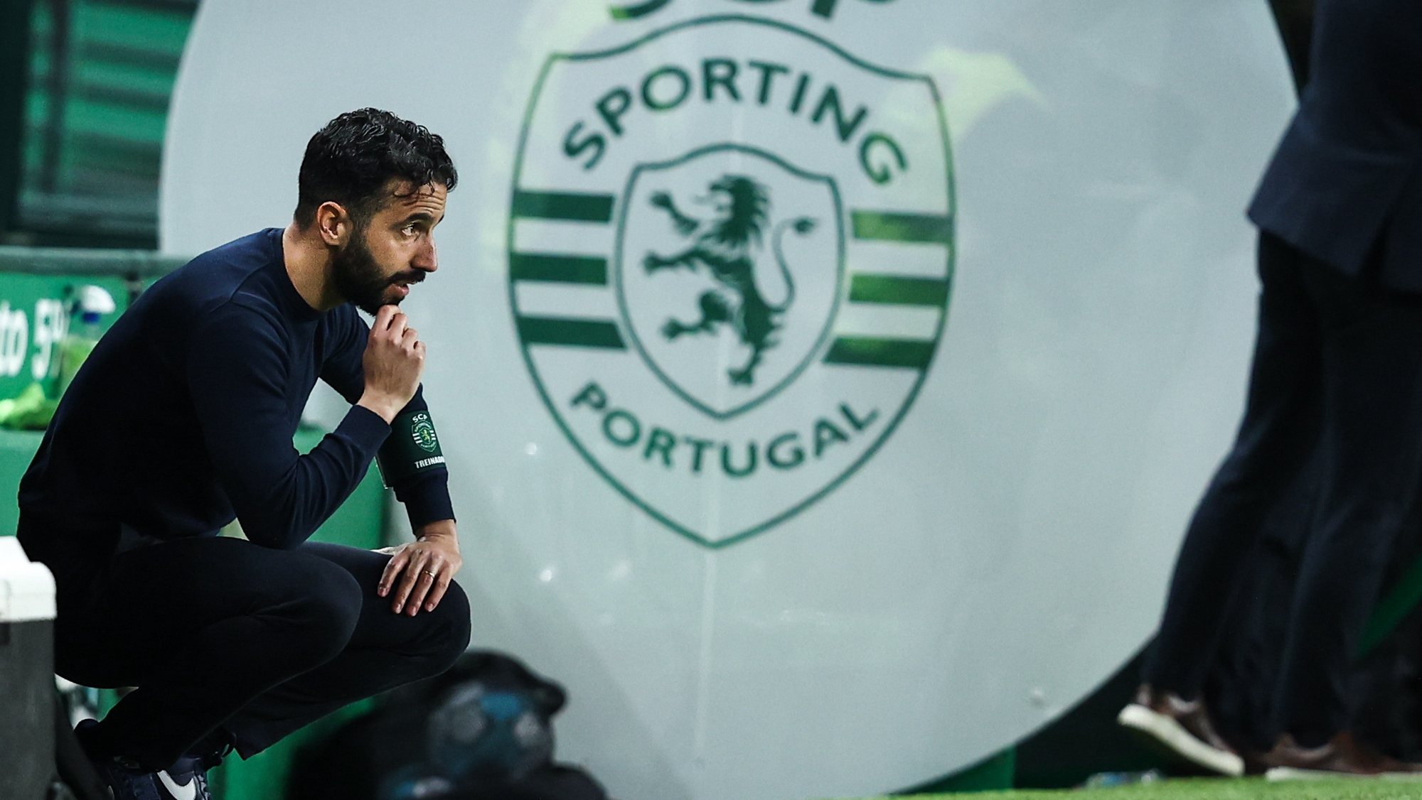 epa09895234 Sporting&#039;s head coach Ruben Amorim reacts during the Portuguese First League soccer match, between Sporting and Benfica, held on Alvalade stadium in Lisbon, Portugal, 17 April 2022.  EPA/RODRIGO ANTUNES
