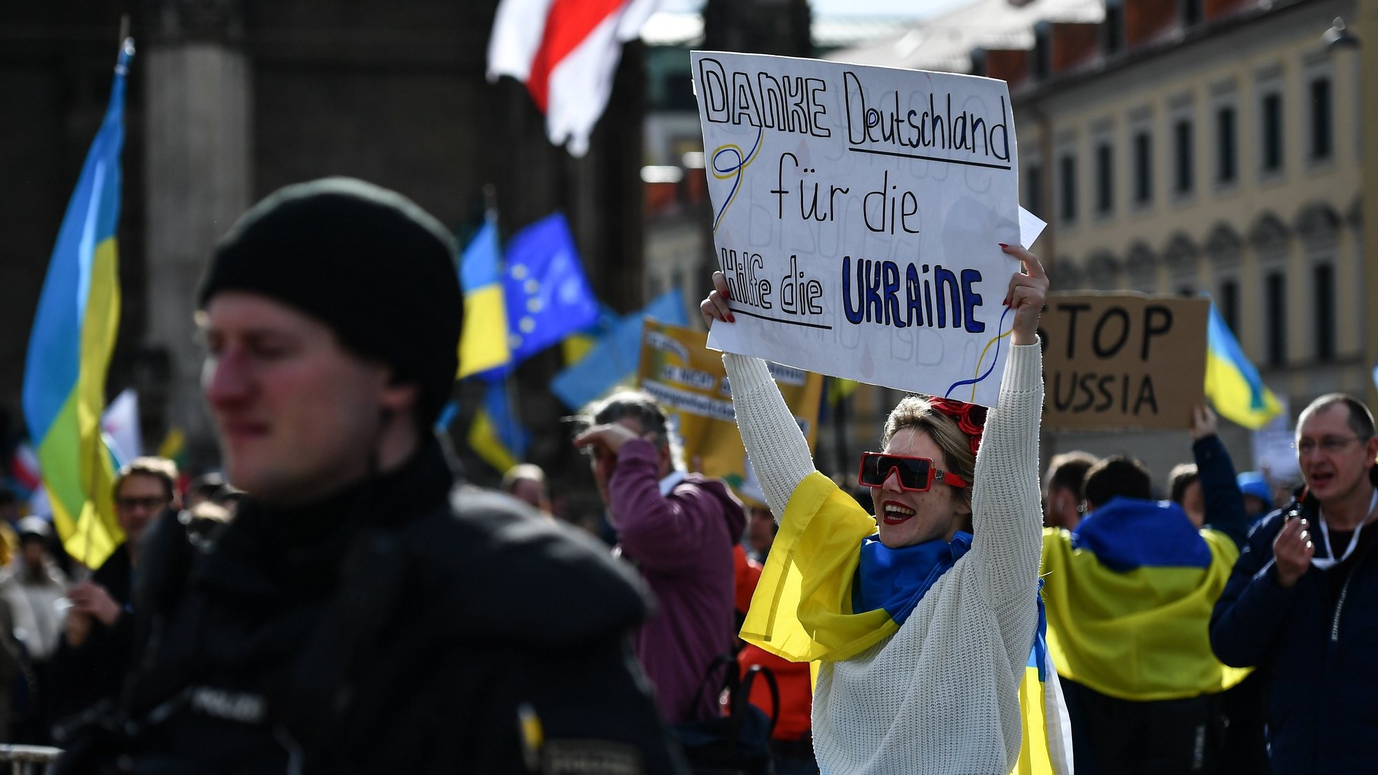 epa10475076 A woman holds a banner reading &#039;Thank you German for help to Ukraine&#039; during a rally supporting Ukraine during the 59th Munich Security Conference (MSC) in Munich, Germany, 18 February 2023. More than 500 high-level international decision-makers meet at the 59th Munich Security Conference in Munich during their annual meeting from 17 to 19 February 2023 to discuss global security issues.  EPA/ANNA SZILAGYI