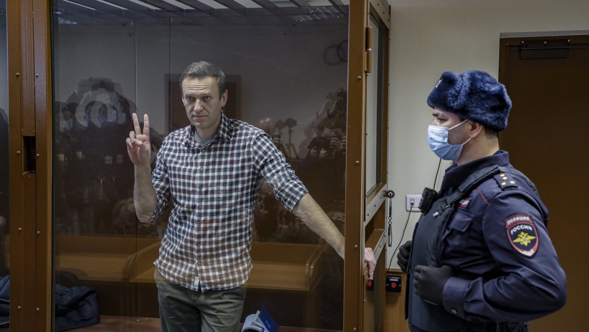 epa09108968 (FILE) Russian opposition leader Alexei Navalny gestures inside a glass cage prior to a hearing at the Babushkinsky District Court in Moscow, Russia, 20 February 2021 (reissued 31 March 2021). Russian opposition leader Alexei Navalny, who serves his 2,5 years sentence in a prison colony in the town of Pokrov in the Vladimir region, announced he is going on hunger strike in a protest of mistreatment in the prison.  EPA/YURI KOCHETKOV *** Local Caption *** 56711412