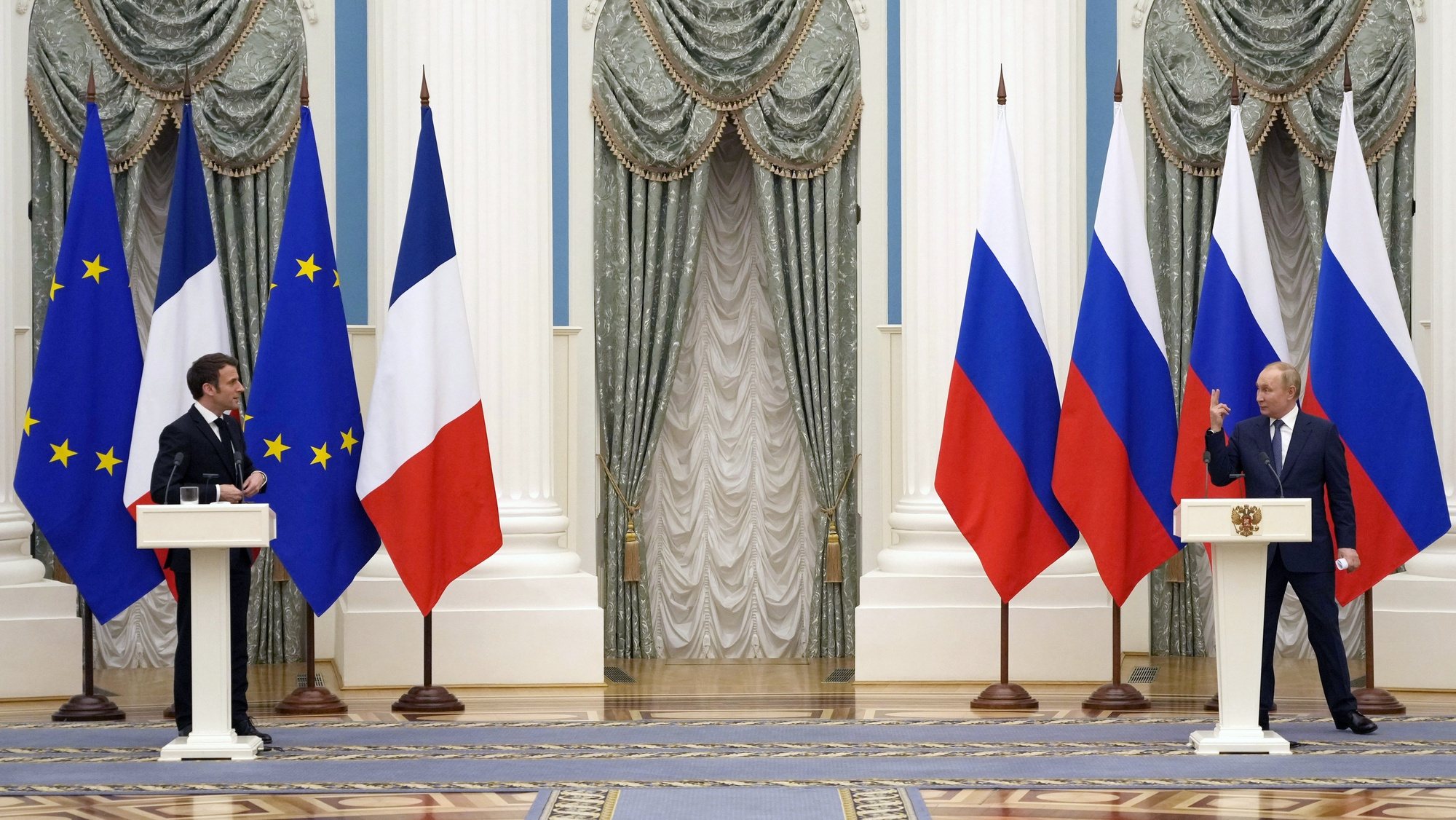 epa09736602 Russian President Vladimir Putin (R) gestures during a joint press conference with French President Emmanuel Macron after their talks in the Kremlin in Moscow, Russia, 07 February2022. International efforts to defuse the standoff over Ukraine intensified with French President Emmanuel Macron holding talks in Moscow and German Chancellor Olaf Scholz in Washington to coordinate policies as fears of a Russian invasion mount.  EPA/THIBAULT CAMUS / POOL MAXPPP OUT