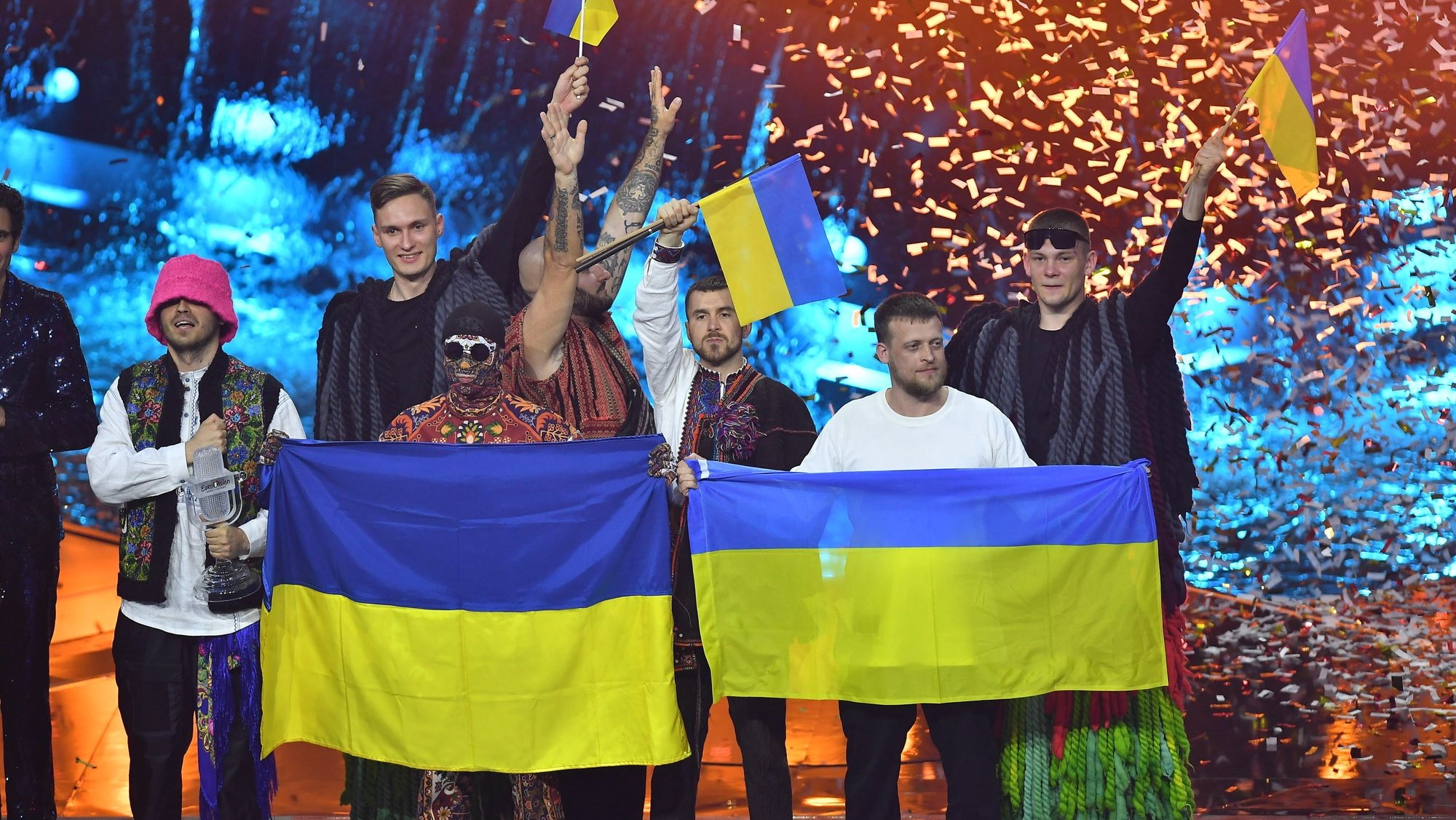 epa09947781 Kalush Orchestra from Ukraine celebrates onstage after winning the 66th annual Eurovision Song Contest (ESC 2022) in Turin, Italy, 14 May 2022.  EPA/ALESSANDRO DI MARCO
