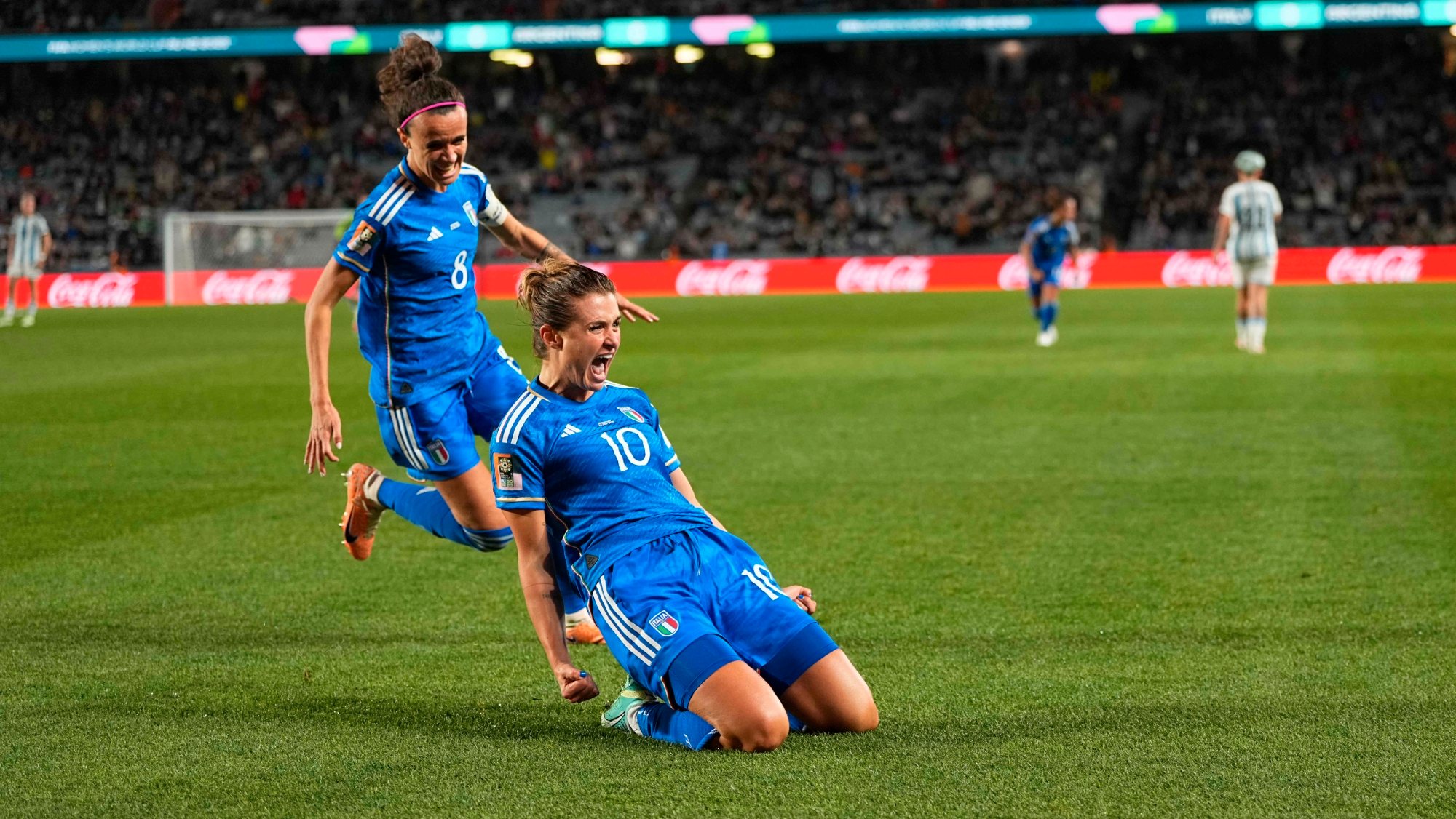 Cristiana Girelli marcou o único golo da Itália com um grande cabeceamento quatro minutos após ser lançada no jogo de estreia frente à Argentina
