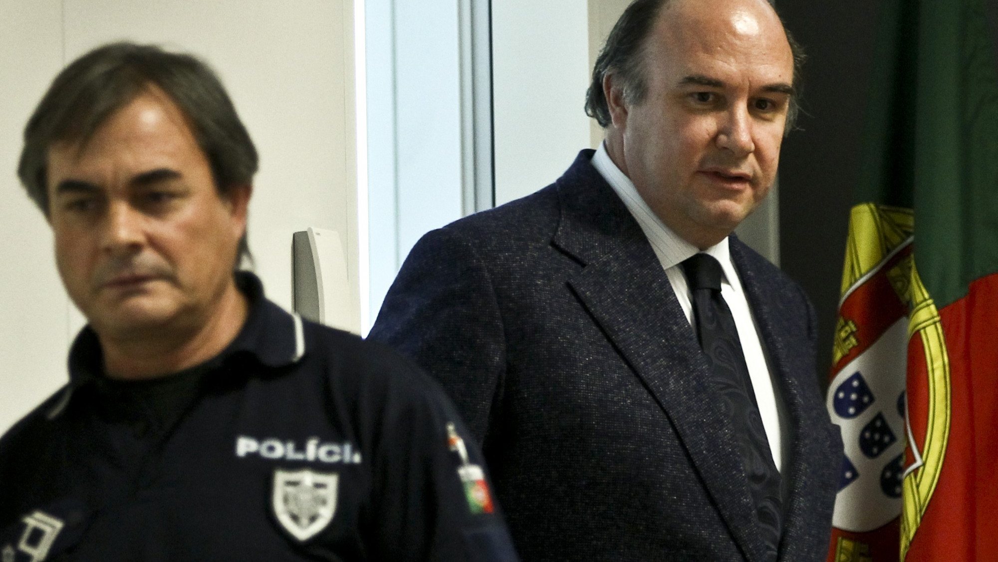 Vale e Azevedo responde na justiça por ter prestado falsas garantias de três milhões euros em processos judiciais