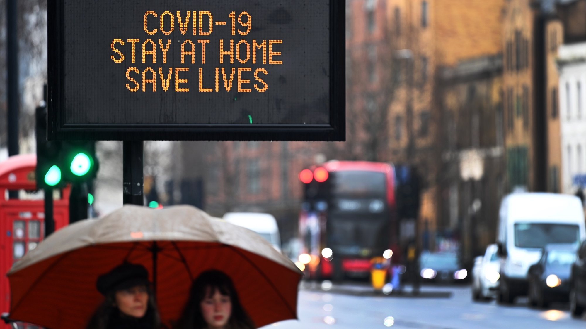 epa08986942 A Covid-19 public notice urging people to stay at home in London, Britain, 04 February 2021. Britain&#039;s national health service (NHS) is under sever pressure even as Covid-19 hospital admissions continue to fall across the UK. Some one thousand people are still dying each day from the disease.  EPA/ANDY RAIN