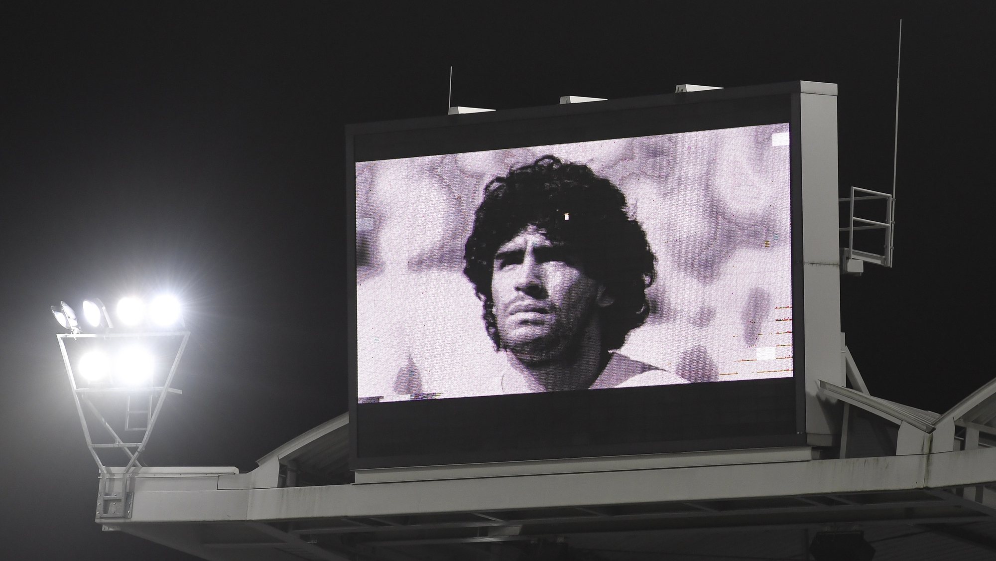 epa08844235 Late Argentinian soccer legend Diego Armando Maradona is displayed on a huge screen prior to the UEFA Europa League group J soccer match between LASK Linz and Royal Antwerp FC in Linz, Austria, 26 November 2020.  EPA/CHRISTIAN BRUNA
