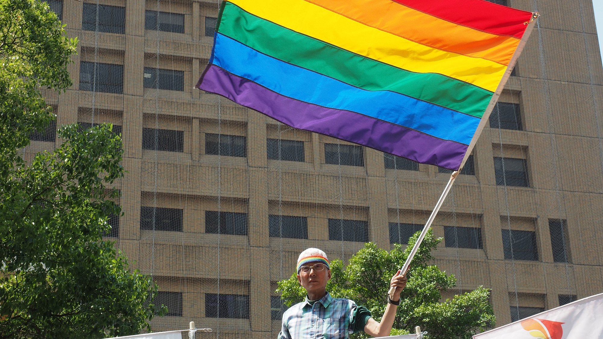 epa07586319 (FILE) - Taiwanese gay rights activist Chi Chia-wei waves a rainbow flag at a rally in Taipei, Taiwan, 23 April 2019 (issued on 20 May 2019). Taiwan&#039;s Interior Ministry said on 20 May 2019 that when Taiwan gay couples begin to register on 24 May 2019, Taiwanese can also register their union with foreign partners if the partners are from one of the 26 countries where gay marriaged is legalized. Taiwan Parliament on 17 May 2019 passed a bill to legalize gay marriage, granting them almost all the benefits of heterosexual couples. But the LGBT community claims that Tauwan homosexuals should enjoy all the rights of heterosexuals, including the right to adopt children and to marry a person from any foreign country.  EPA/DAVID CHANG