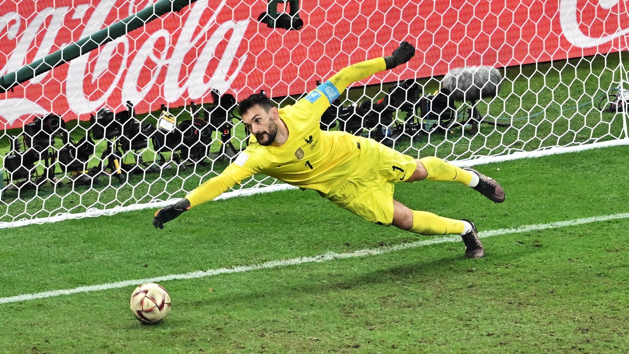epa10372816 Goalkeeper Hugo Lloris fails to stop the first penalty by Lionel Messi of Argentina (unseen) during the FIFA World Cup 2022 Final between Argentina and France at Lusail stadium, Lusail, Qatar, 18 December 2022.  EPA/Noushad Thekkayil