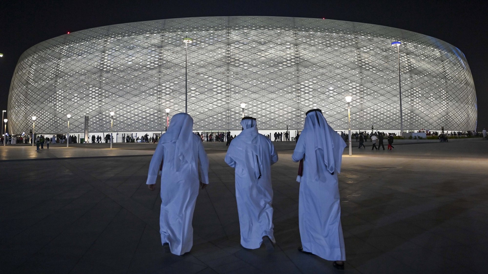 epaselect epa10253930 A photo taken 15 December 2021 shows fans arriving at Al Thumama Stadium in Doha before the FIFA Arab Cup 2021 semi final match between Qatar and Algeria. The 40,000- seater venue will host 6 group stage matches, one round of 16 game and one quarter final. The FIFA World Cup 2022 will kick-off on 20 November 2022.  EPA/NOUSHAD THEKKAYIL *** Local Caption *** 57358269