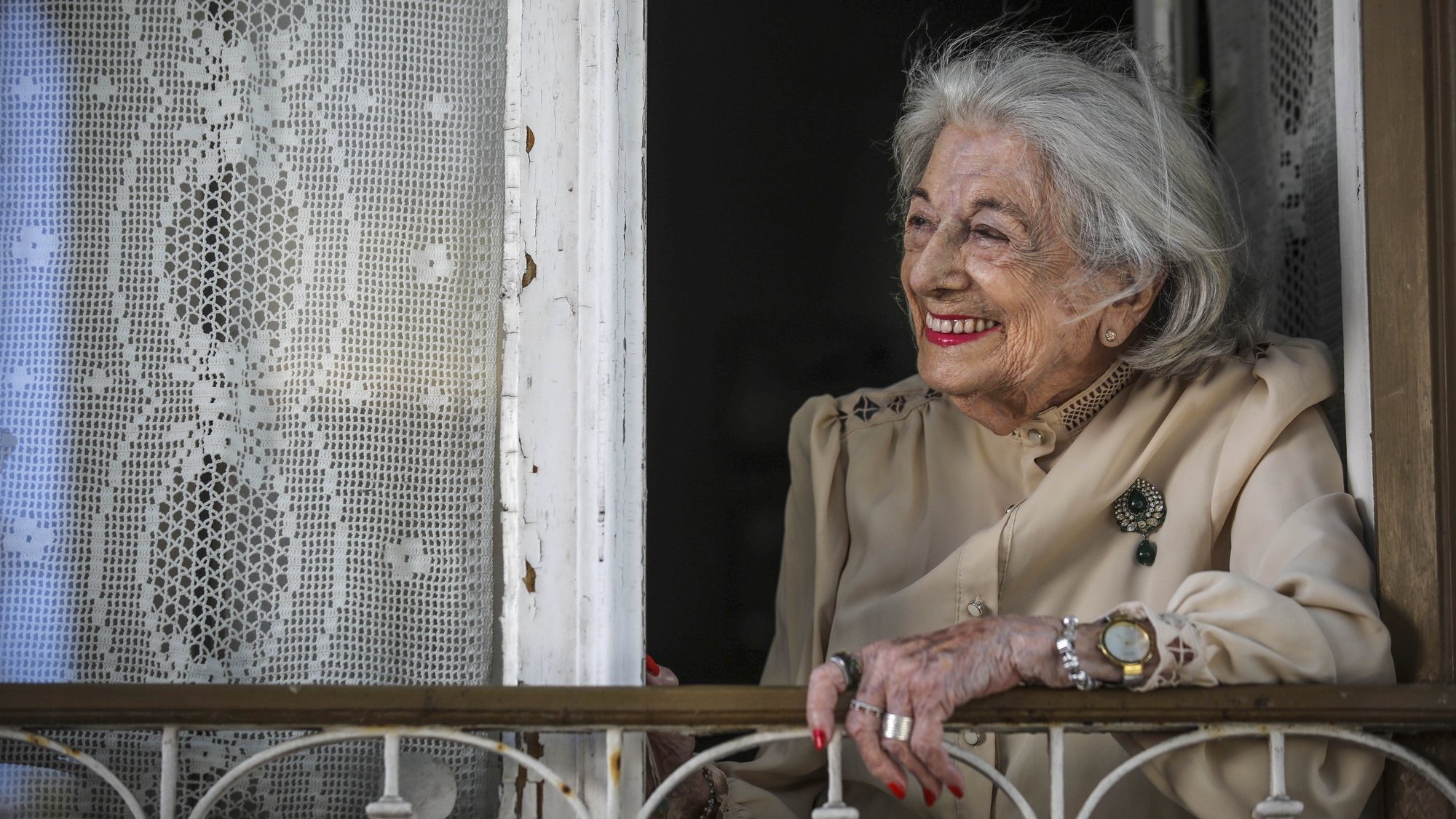A atriz Eunice Muñoz, de 93 anos, fotografada na sua casa em Oeiras, 21 setembro 2021.  (ACOMPANHA TEXTO DO DIA 29 SETEMBRO 2021).  ANDRÉ KOSTERS / LUSA