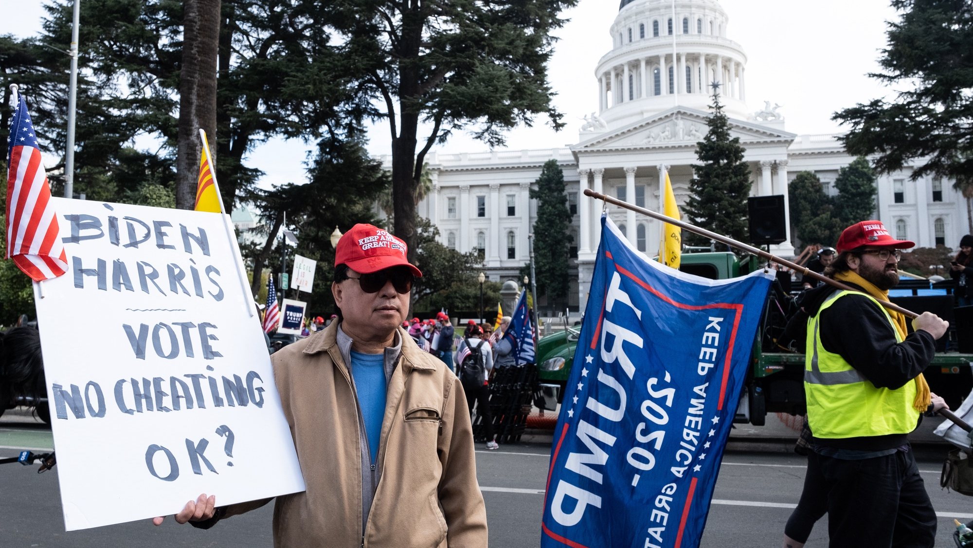 epa08821049 Supporters of US President Donald J. Trump rally at the state capitol in Sacramento, California, USA, 14 November 2020. US President Donald J. Trump has refused to concede the 2020 Presidential election to his Democratic challenger President-Elect Joe Biden.  EPA/DAVID ODISHO