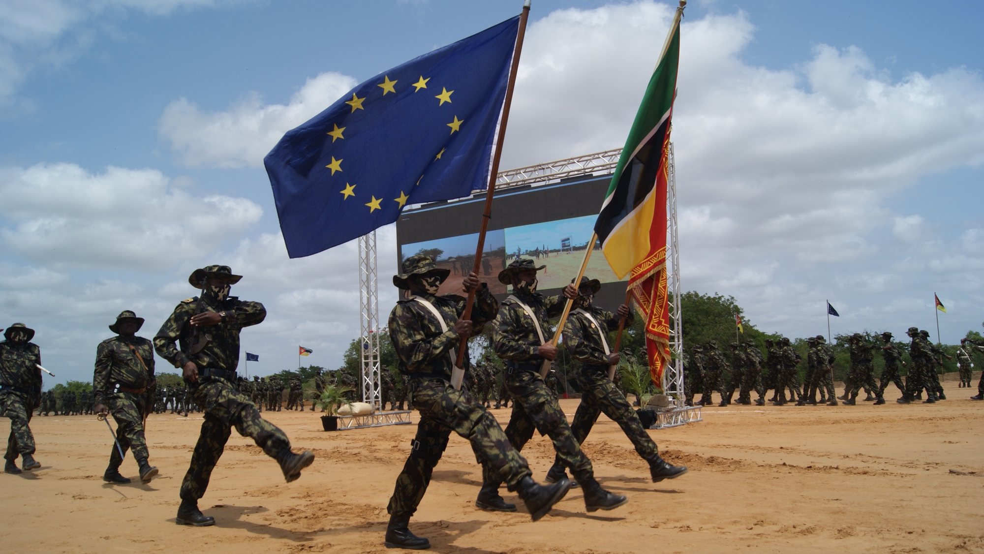 Cerimónia oficial de lançamento da primeira missão militar de formação da União Europeia (UE) em Moçambique, dedicada a treinar tropas para enfrentar a insurgência armada em Cabo Delgado.  Maputo, Moçambique, 03 de novembro de 2021. A missão de dois anos, designada EUTM (European Union Training Mission) Moçambique conta com 140 militares formadores e responde ao pedido de ajuda do Governo moçambicano para preparação das suas tropas. LUÍSA NHANTUMBO/LUSA