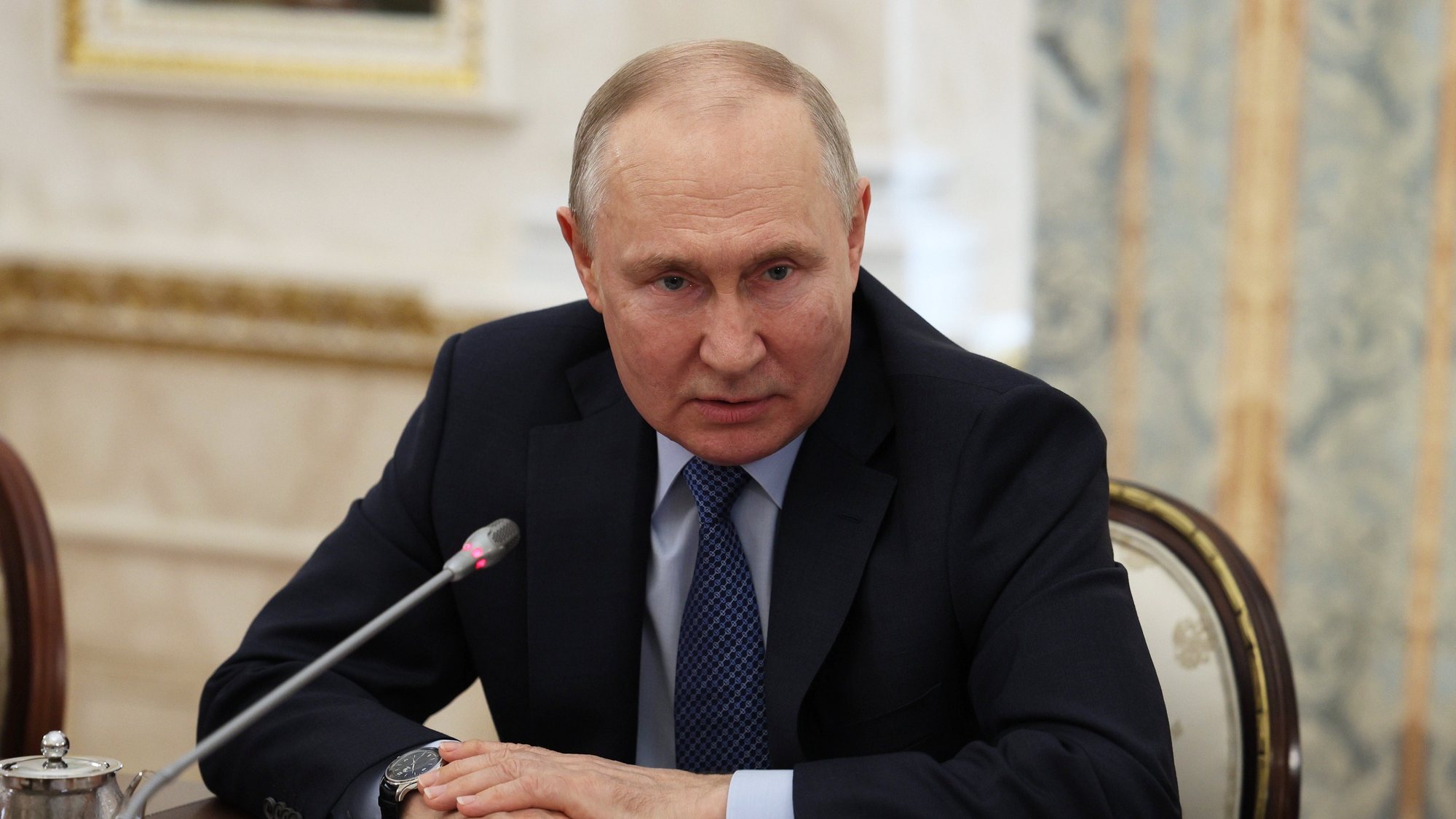 epa10688679 Russian President Vladimir Putin chairs a meeting with Russian war journalists in Moscow, Russia, 13 June 2023.  EPA/GAVRIIL GRIGOROV / SPUTNIK / KREMLIN POOL MANDATORY CREDIT