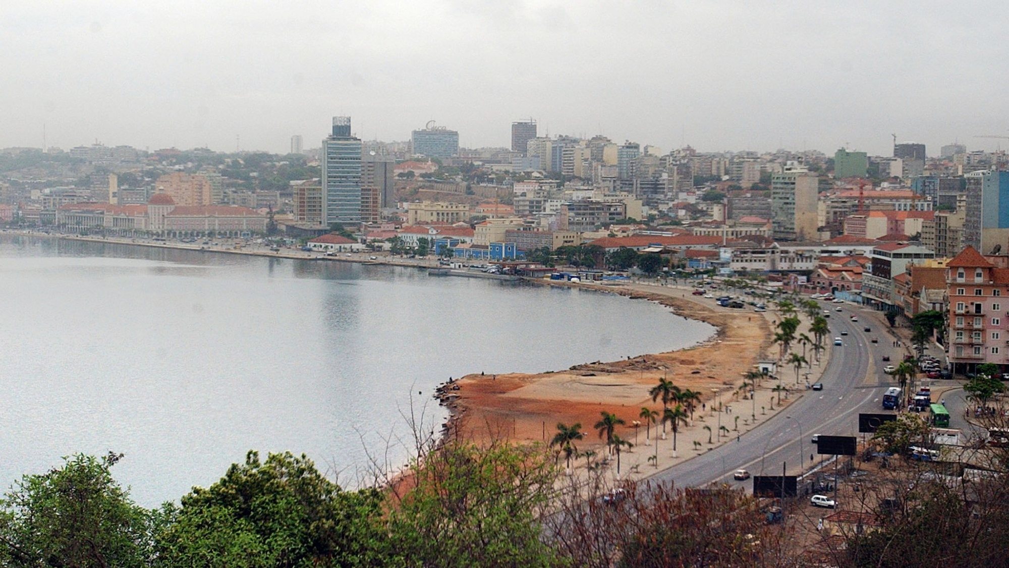 Esta situação &quot;preocupa e choca&quot; a sociedade angolana, diz Faustino Miguêns