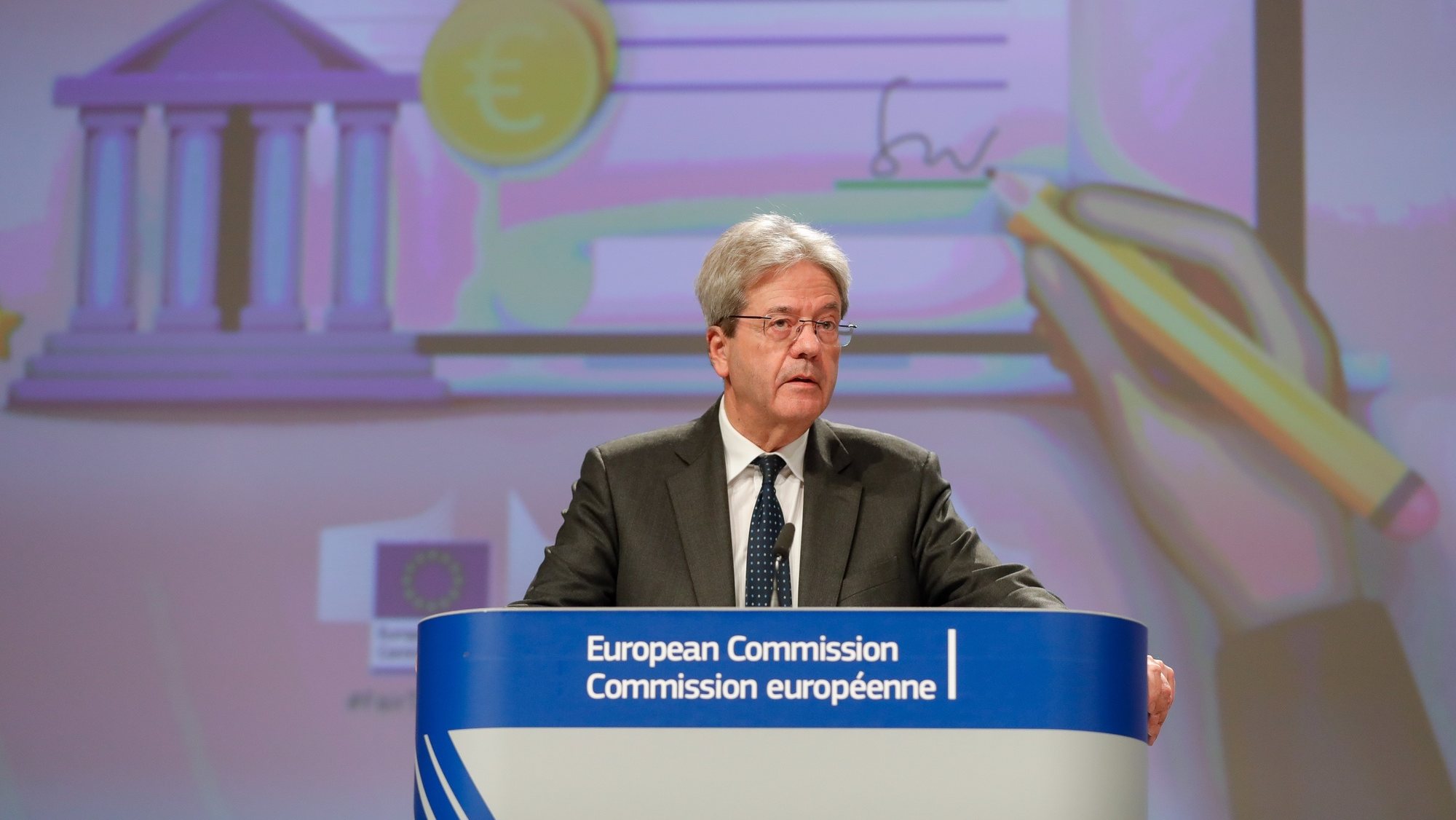 epa09653538 EU Commissioner for Economy Paolo Gentiloni gives a press conference on global corporate taxation and shell entities at the Berlaymont, in Brussels, Belgium, 22 December 2021.  EPA/STEPHANIE LECOCQ
