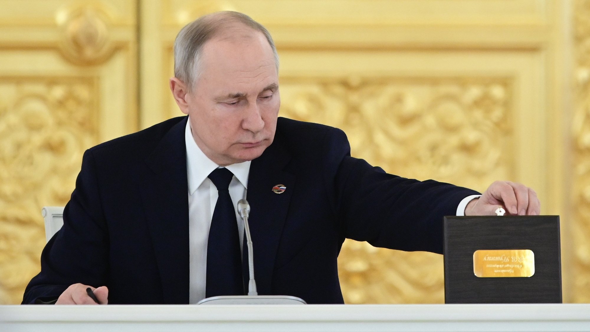 Putin aprova lei de perseguição a russos que recusam servir no exército foto