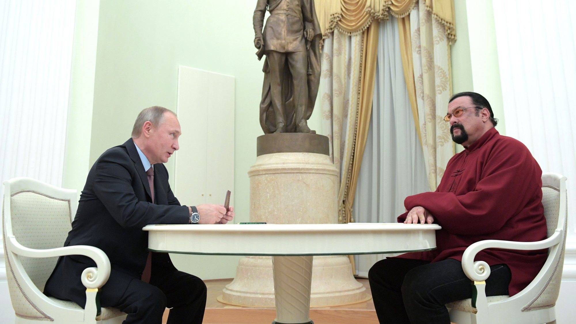 Em 2016 o Presidente Putin concedeu a cidadania russa a Seagal