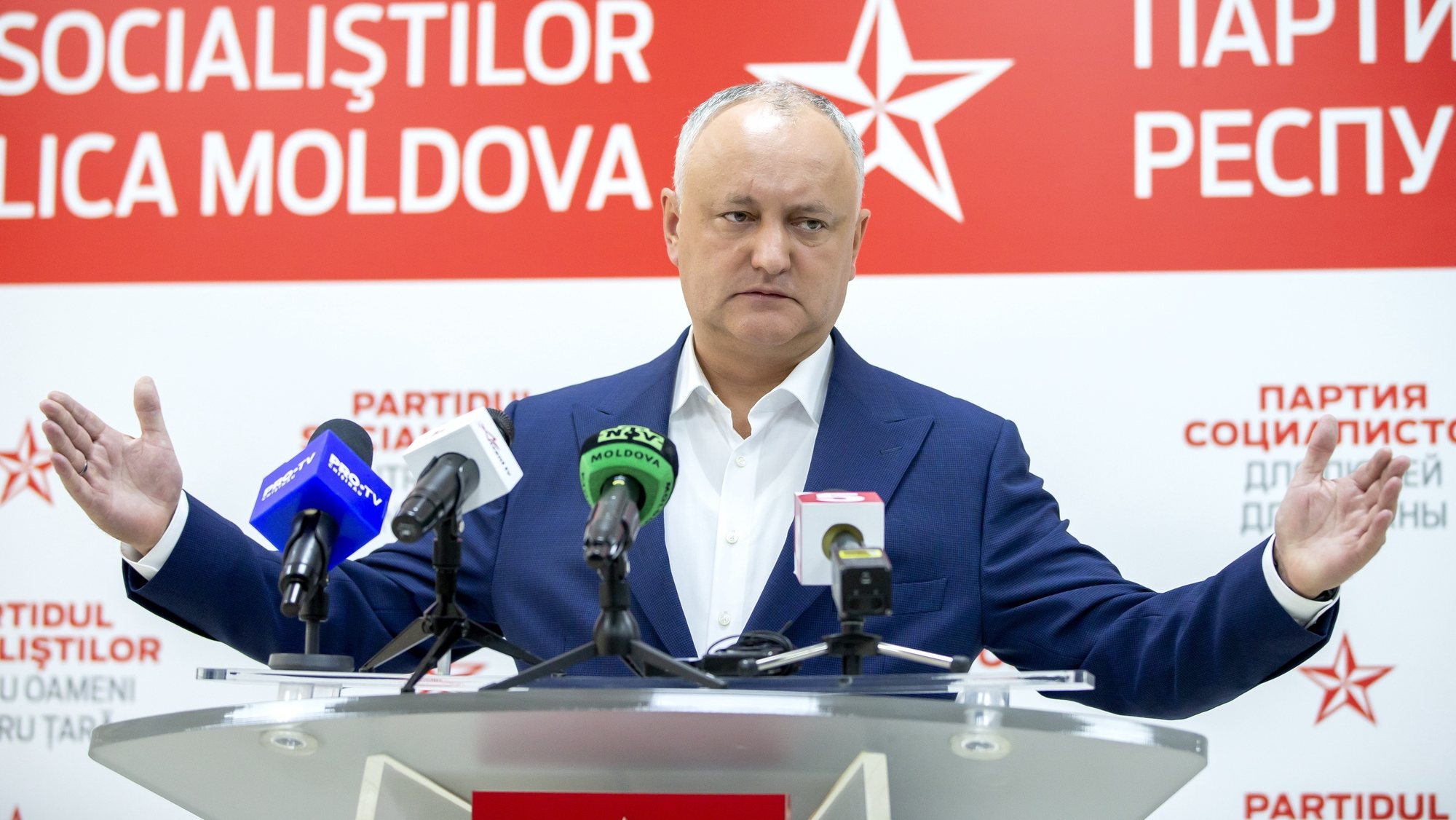 epa09513175 Moldovan former president Igor Dodon, leader of the Socialists and Communists block, gestures during a press conference at the headquarters of his party in Chisinau, Moldova, 08 October 2021. Dodon accuses the government of abuse of power and the manner of arresting the General Prosecutor, and calls on people to protest the government&#039;s undemocratic and dictatorial methods and inaction in addressing economic and energy threats.  EPA/DUMITRU DORU