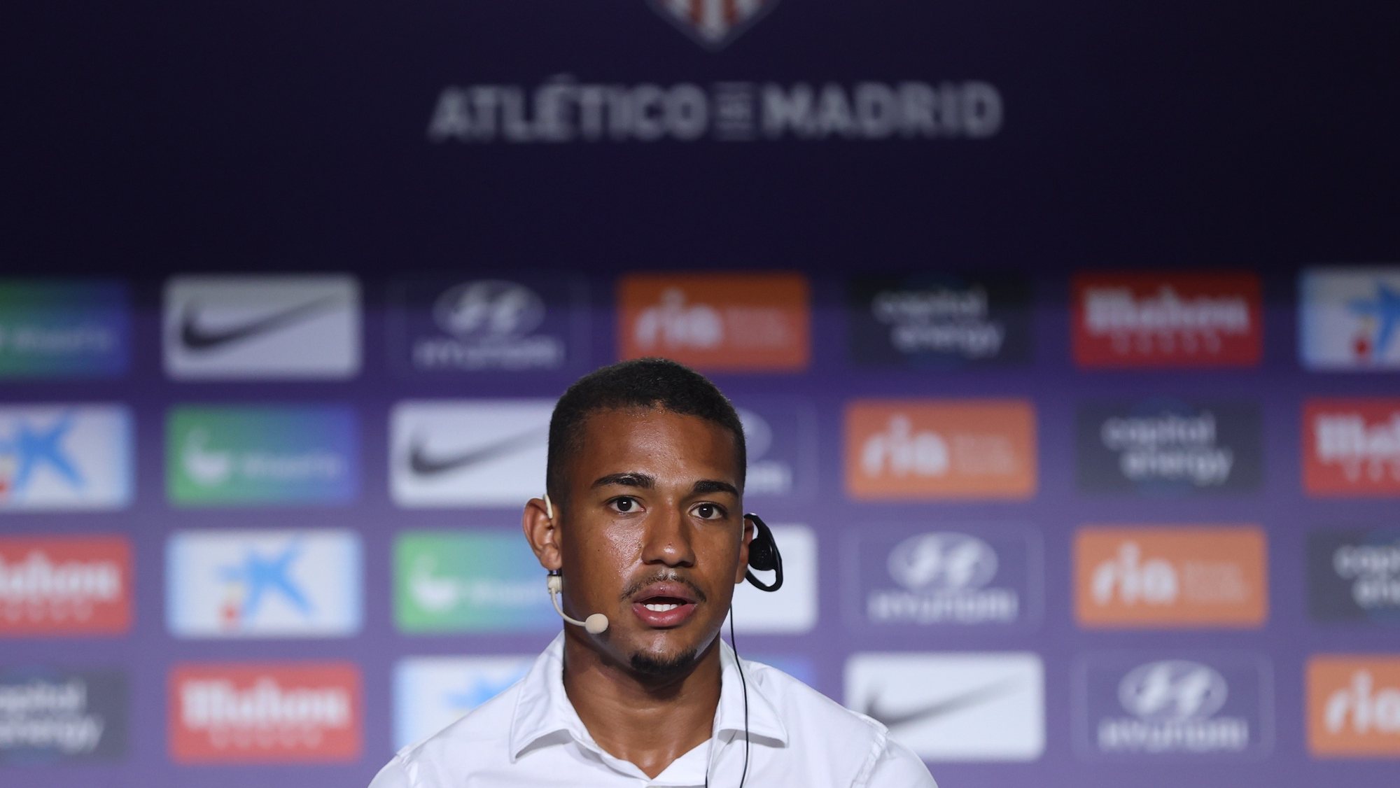 epa10072484 Brazilian striker Samuel Lino addresses a press conference during his presentation as new Atletico Madrid team&#039;s player at the Wanda Metropolitano stadium in Madrid, Spain, 15 July 2022.  EPA/Kiko Huesca (es-ES)