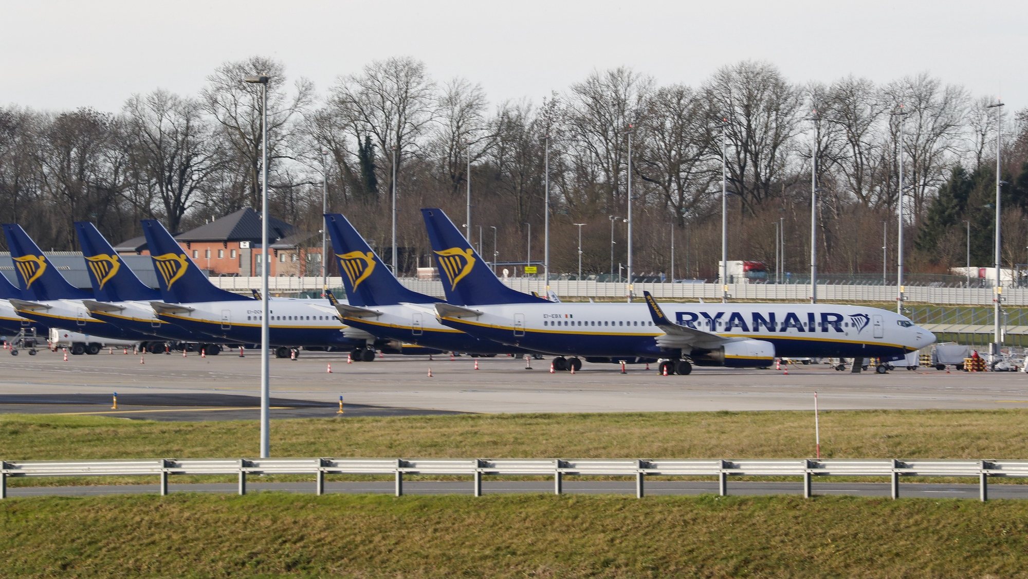 epa10393824 Ryanair airplanes (front airplane tail number EI-EBX) on the tarmac as Ryanair cabin crew based in Belgium are on strike at Brussels south airport in Charleroi, Belgium, 07 January 2023. A second round of strikes by Belgium-based Ryanair cabin crew begins on 07 January and will see 152 flights cut to and from Charleroi airport over the weekend according to the CNE (National Central of Employees) union.  EPA/JULIEN WARNAND