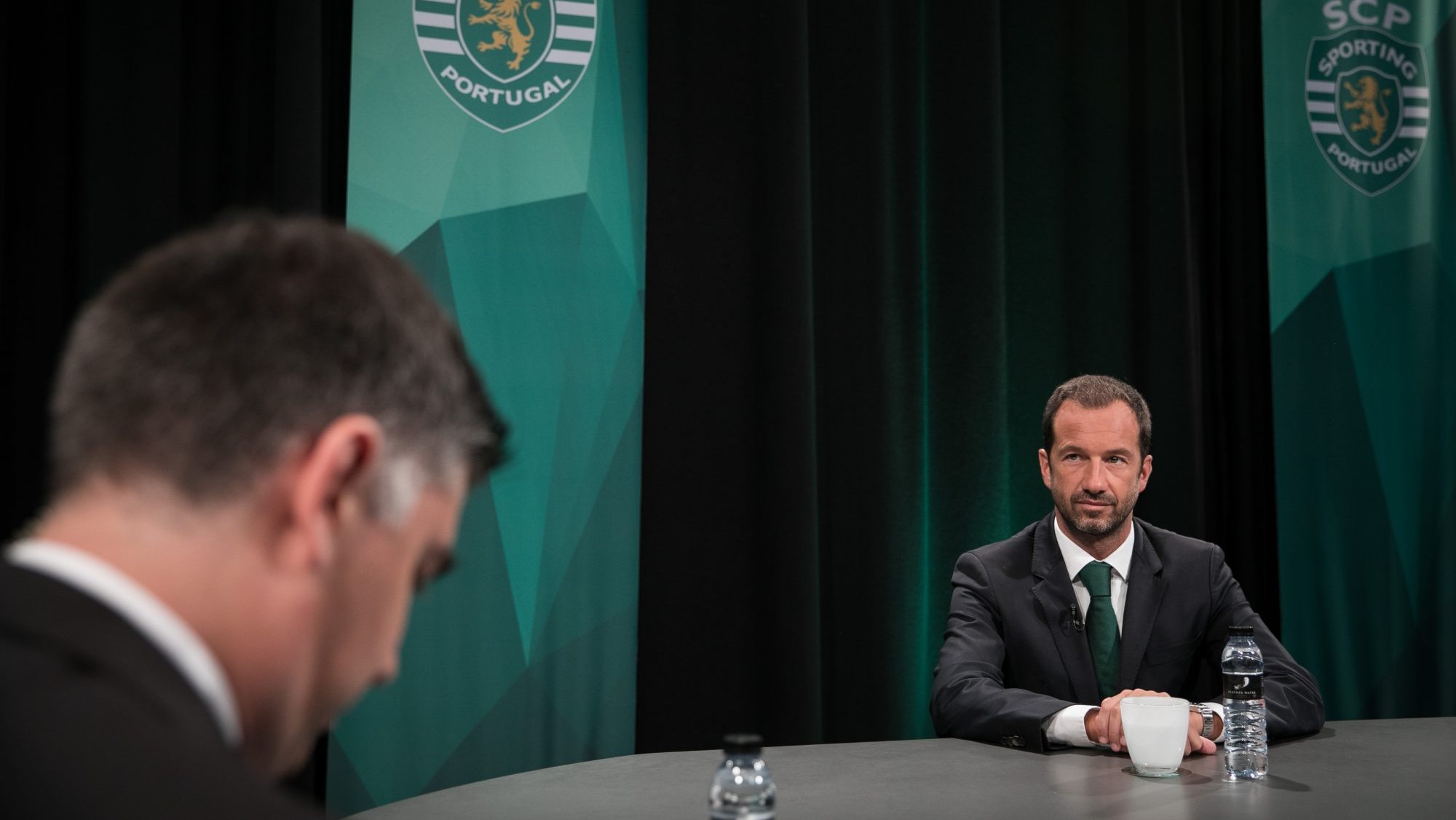 Fotografia do último debate entre candidatos à presidência do Sporting, em 2018, na Sporting TV, com o então candidato Frederico Varandas a ser o único repetente no debate de esta noite