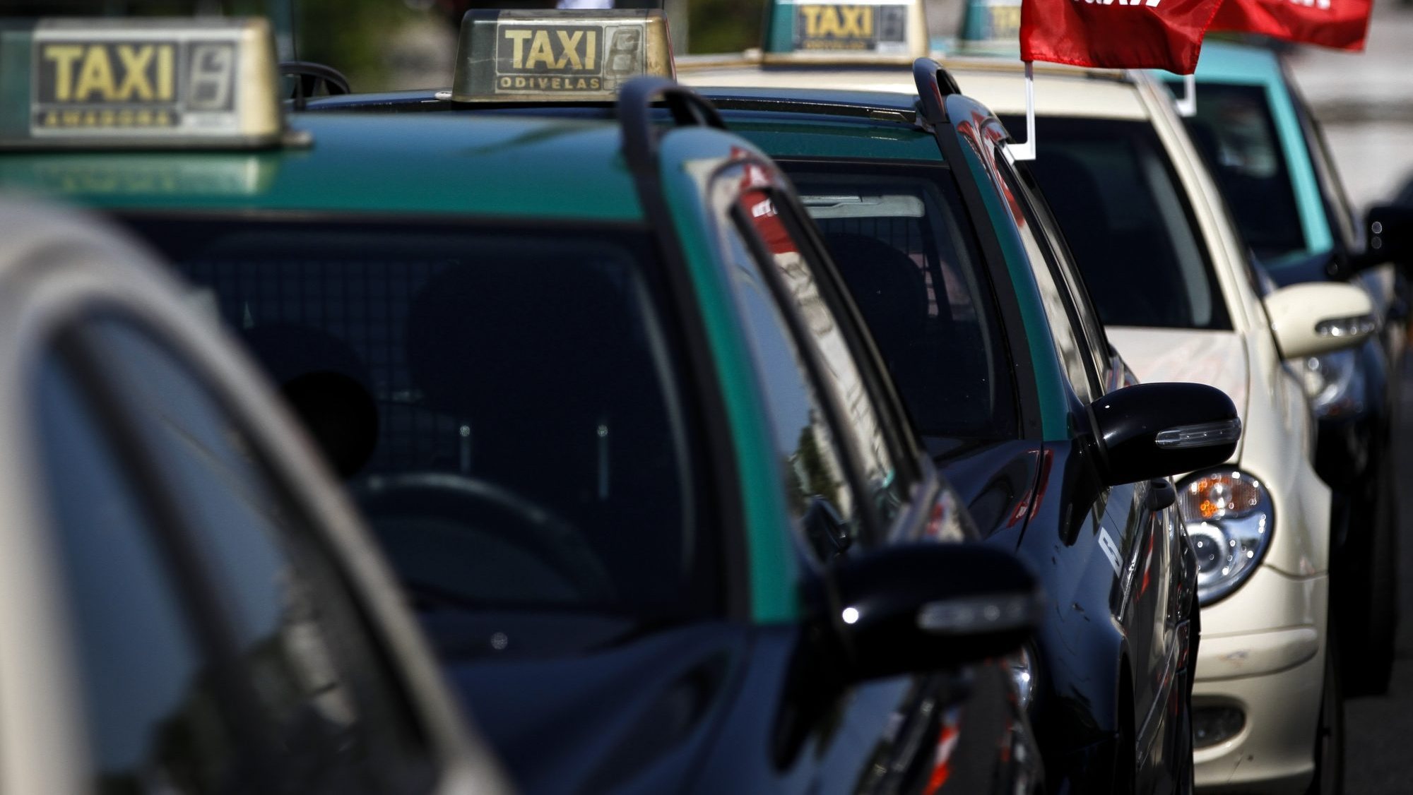 Período de adaptação à proibição de circulação de táxis com mais de 10 anos prorrogado até 2025, revela Governo