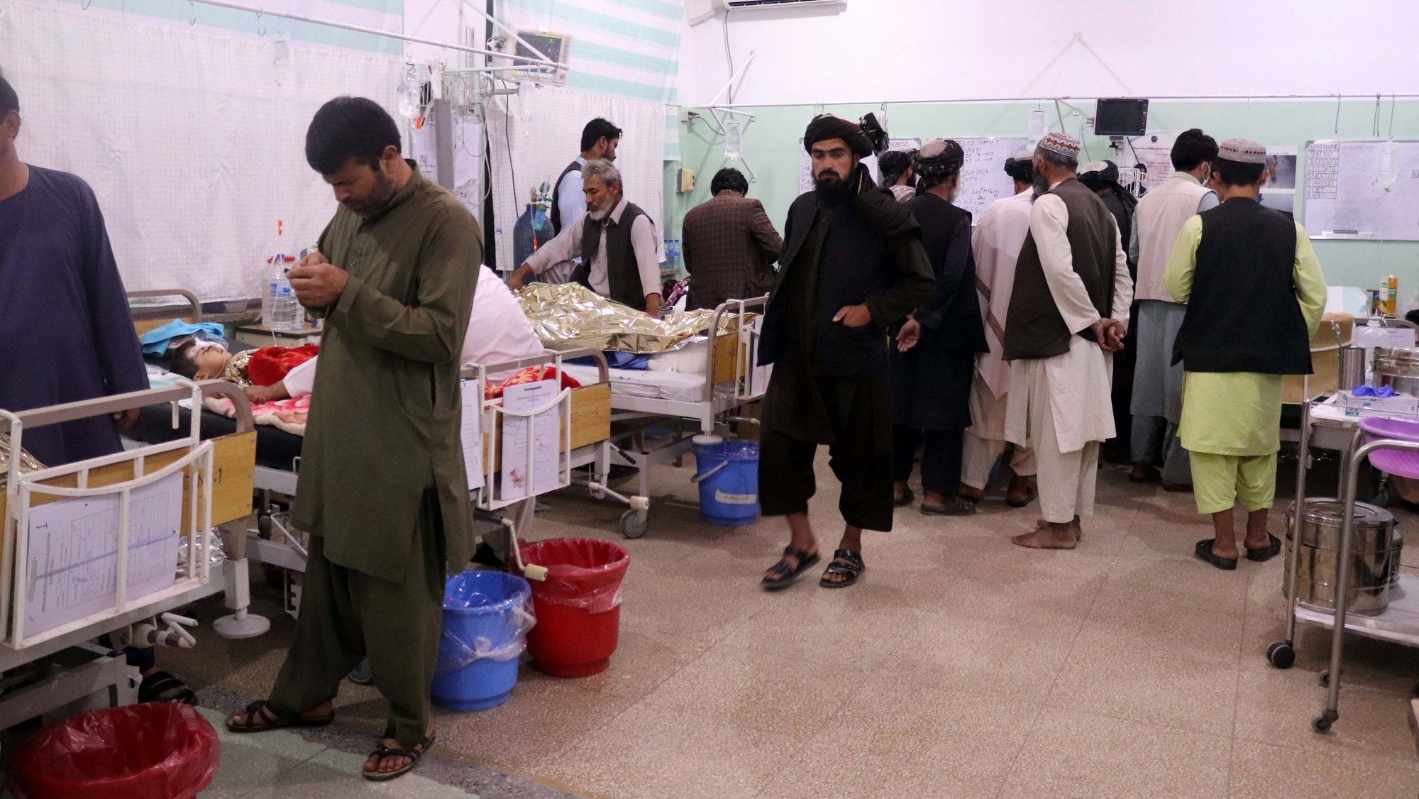 epa09526075 Injured victims of the bomb blast during Friday congregational prayers at Shi&#039;ite Muslims Mosque, receive treatment at a hospital in Kandahar, Afghanistan, 15 October 2021. At least 32 worshipers died, and many others suffered injuries in a powerful explosion that ripped through a Shi&#039;ite mosque in the southern Afghan city of Kandahar during Friday prayers, officials said. The Islamic State has carried out numerous attacks, in recent years, against the Shia minority, especially the Hazaras. The Taliban have launched massive operations against the Islamic State in different Afghan provinces, aiming to finish a group that they consider the main threat to their government.  EPA/STRINGER ATTENTION: GRAPHIC CONTENT
