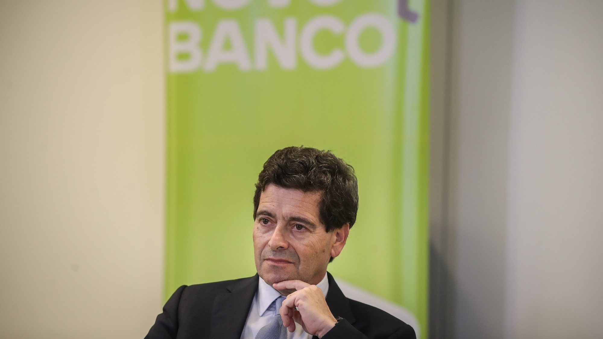 O presidente do Novo Banco, António Ramalho, participa na sessão de abertura da conferência &quot;Plano de recuperação e resiliência e a transformação da economia&quot;, em Lisboa, 16 de julho de 2021. MÁRIO CRUZ/LUSA