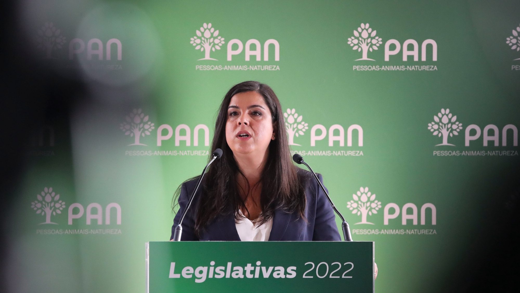 Inês Sousa Real, porta-voz  da Comissão Política do Partido Pessoas-Animais-Natureza (PAN) discursa durante a apresentação da candidatura às eleições legislativas 2022 , 08 dezembro 2021, em Lisboa.     MANUEL DE ALMEIDA