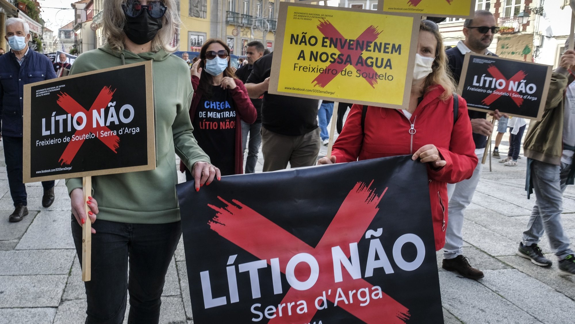 Mais de mil pessoas protestam contra prospeção de lítio na Serra d’Arga