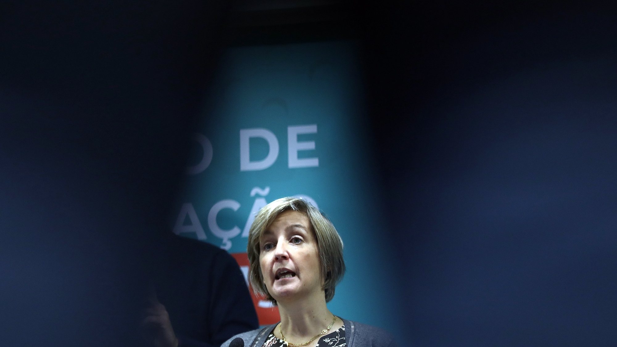 A ministra da Saúde, Marta Temido, fala aos jornalistas durante uma conferência de imprensa para um ponto da situação sobre a variante Ómicron em Portugal, em Lisboa, 17 de dezembro de 2021. ANTÓNIO PEDRO SANTOS/LUSA