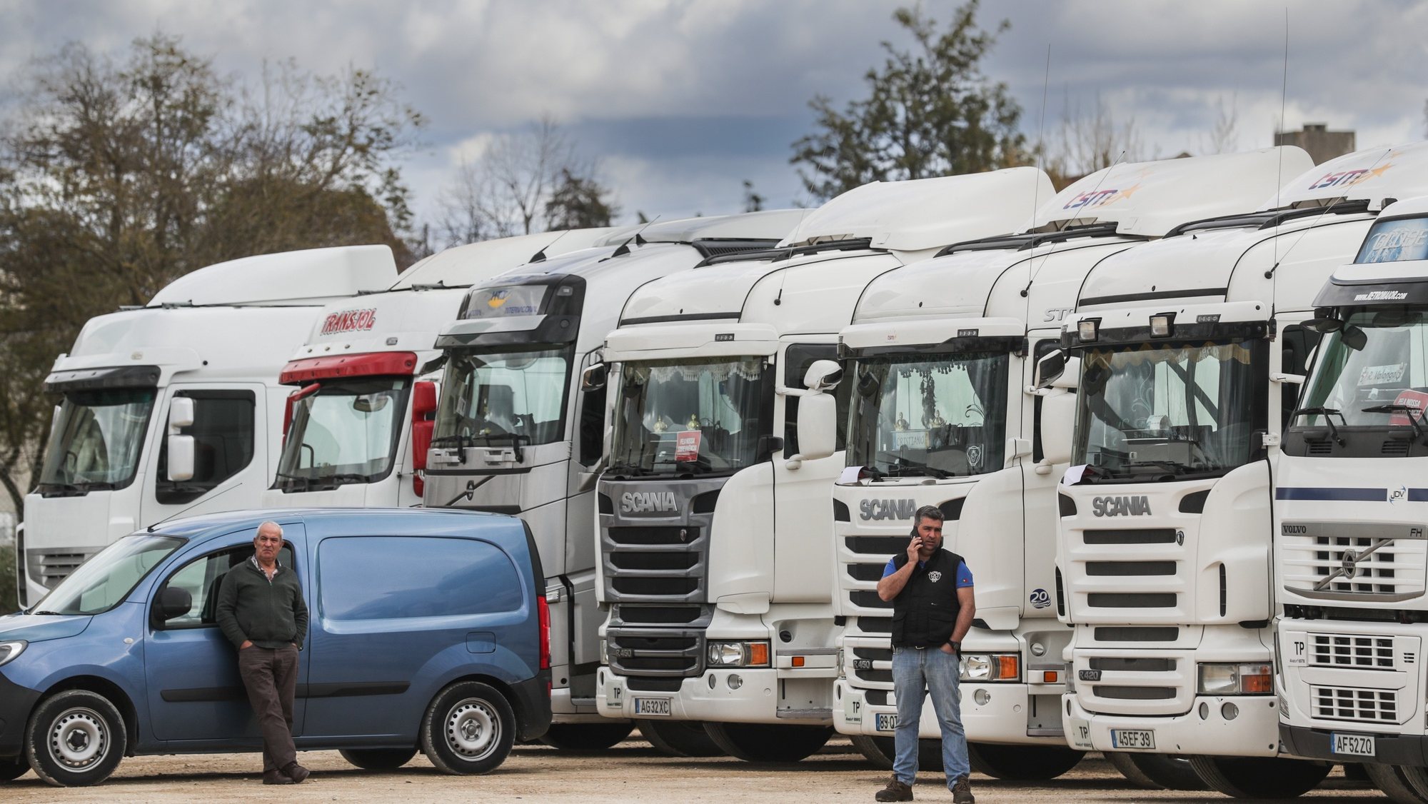 Várias dezenas de camionistas participaram numa concentração contra o aumento do preços dos combustíveis no Parque TIR do Carregado, 14 de março de 2022. TIAGO PETINGA/LUSA