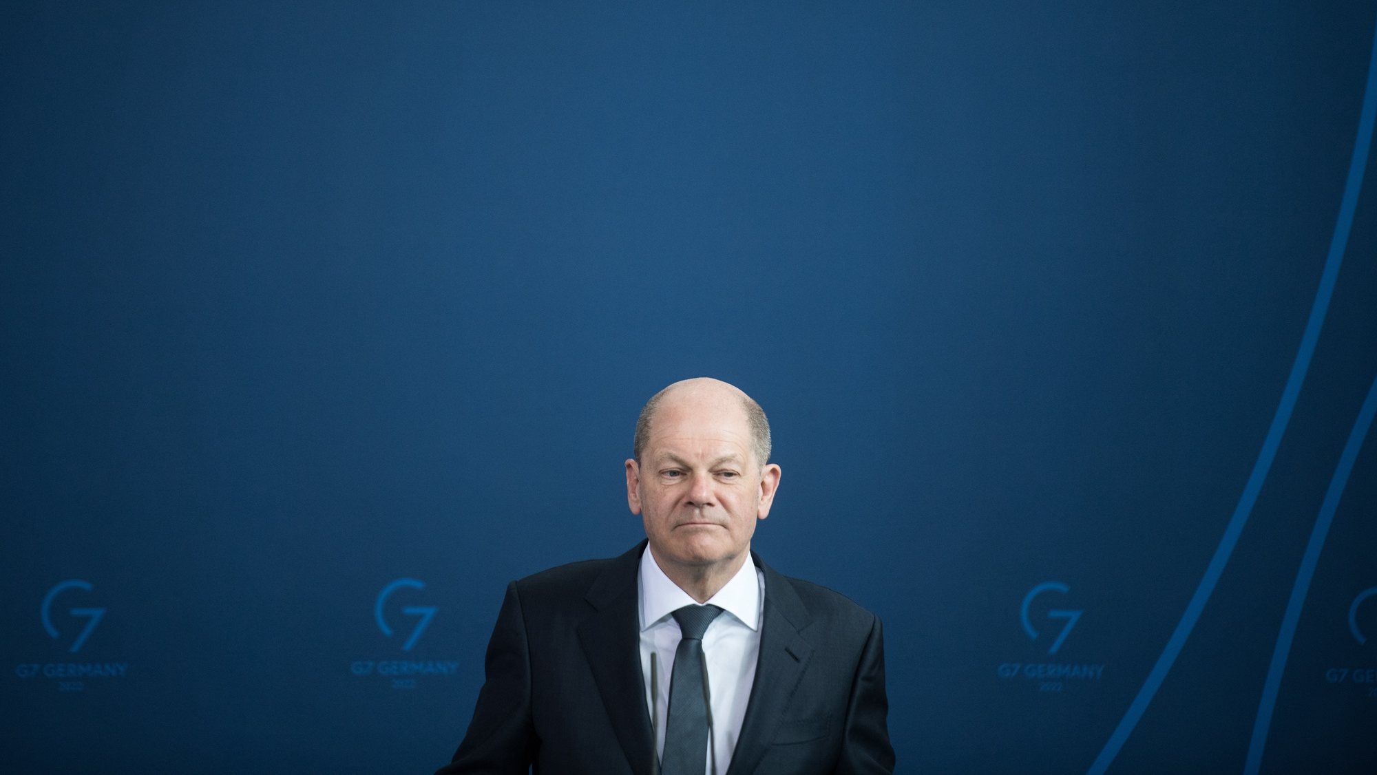 epa09862143 German Chancellor Olaf Scholz during a news conference with Austrian Chancellor Karl Nehammer (not pictured) at the Chancellery in Berlin, Germany, 31 March 2022. The two leaders are meeting as Europe faces possible natural gas shortfalls should Russia decide to halt its natural gas exports to Europe. Meanwhile the Russian military intervention in Ukraine is entering its sixth week.  EPA/Steffi Loos / POOL