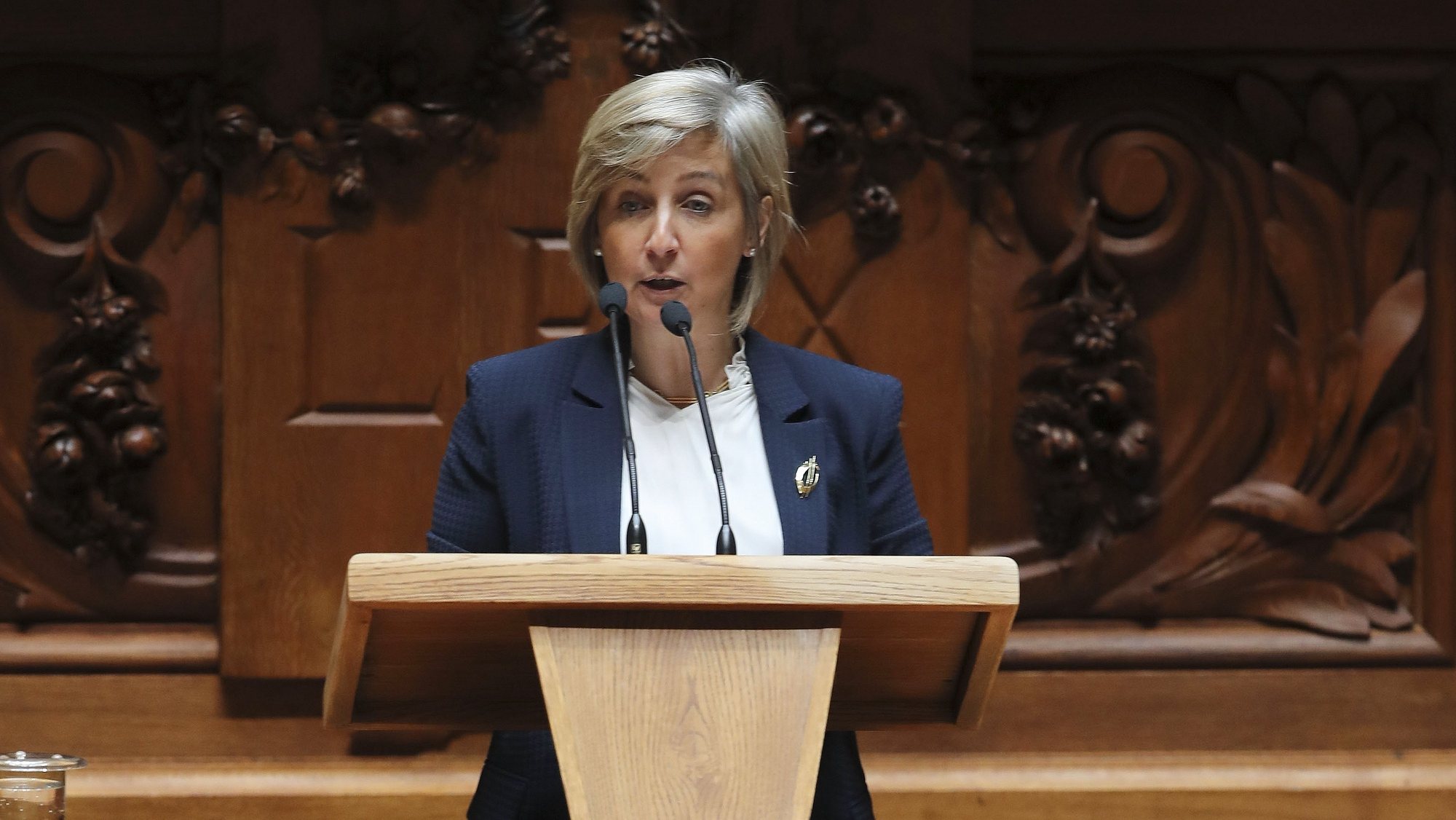 A ministra da Saúde, Marta Temido, intervém no debate sobre Orçamento do Estado de 2022, na Assembleia da República, em Lisboa, 29 de abril de 2022. MANUEL DE ALMEIDA/LUSA