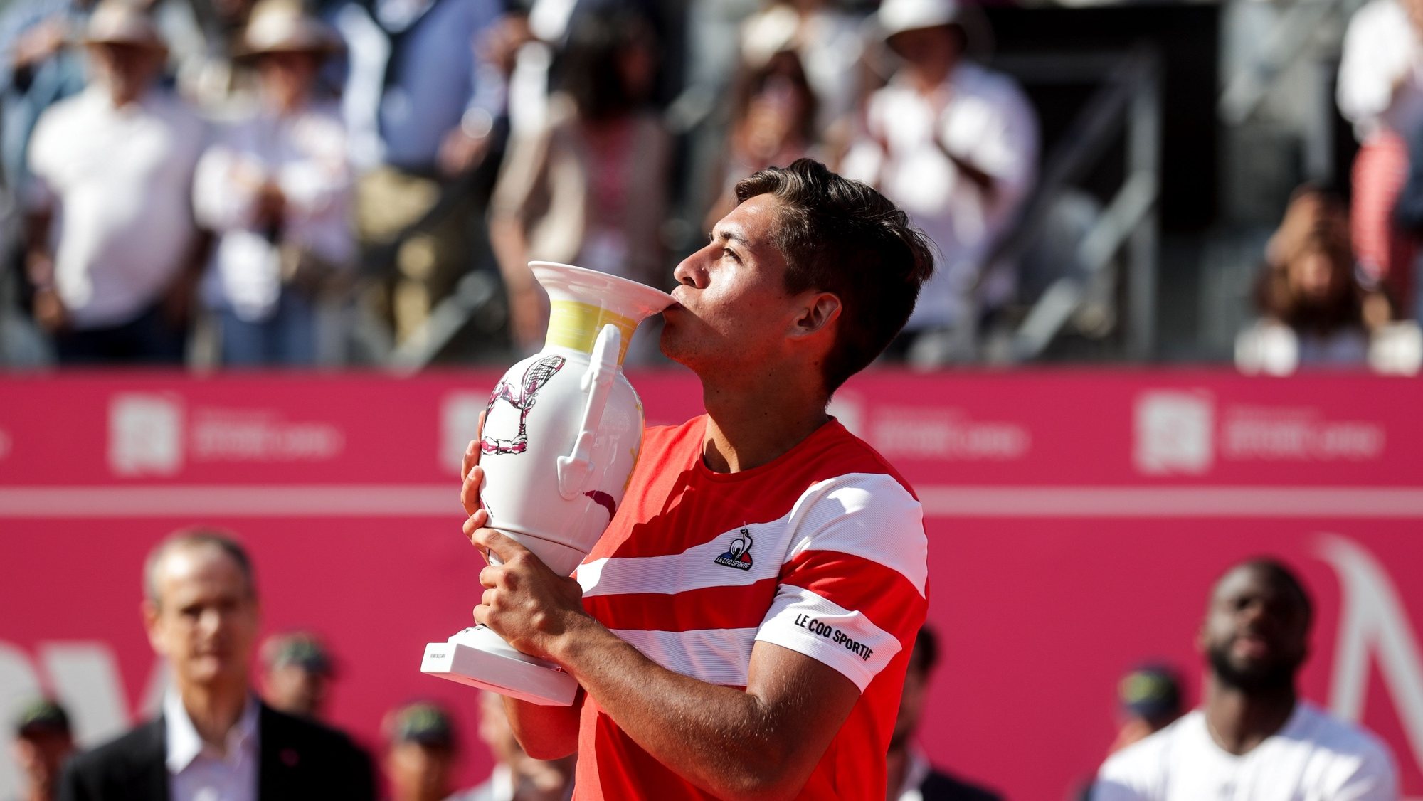 Argentina&#039;s tennis player Sebastian Baez with the trophy after winning the final match of the Estoril Open Tennis tournament against USA oponent Frances Tiafoe in Estoril, on the outskirts of Lisbon, Portugal, 01st may 2022. TIAGO PETINGA/LUSA