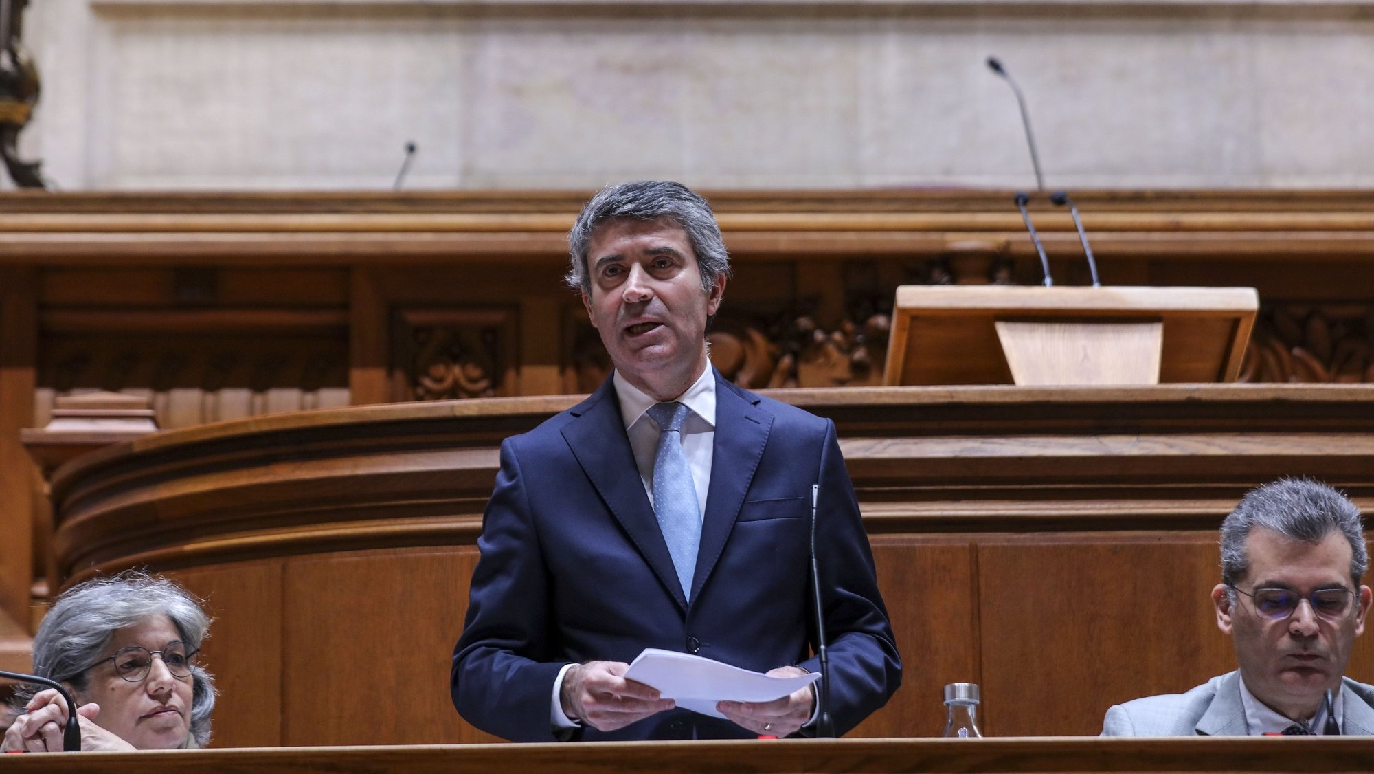 O ministro da Administração Interna, José Luís Carneiro ouvido na comissão de Orçamento e Finanças, esta manhã na Assembleia da República em Lisboa, 6 de maio de 2022. MIGUEL A. LOPES/LUSA