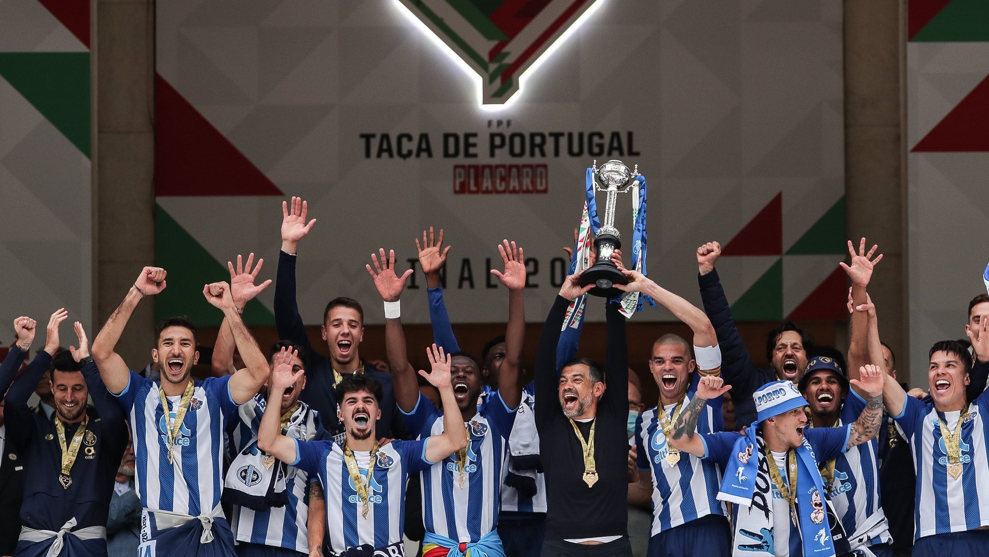 FC Porto&#039;s players celebrate after winning the Portuguese Cup final soccer match against CD Tondela at Jamor National stadium in Oeiras, outskirts of Lisbon, Portugal, 22 May 2022. MÁRIO CRUZ/LUSA