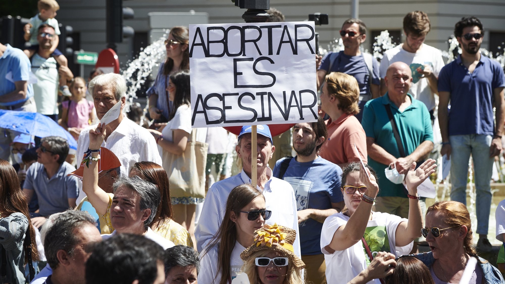 epa10034967 A demonstrator holds a banner reading &#039;Aborting is Killing&#039; during a rally against the reform of Spanish abortion law, in Madrid, Spain, 26 June 2022. The planned reform wants to remove the rule of requesting the parental consent for girls being 16 and 17 years old to abort.  EPA/Luca Piergiovanni