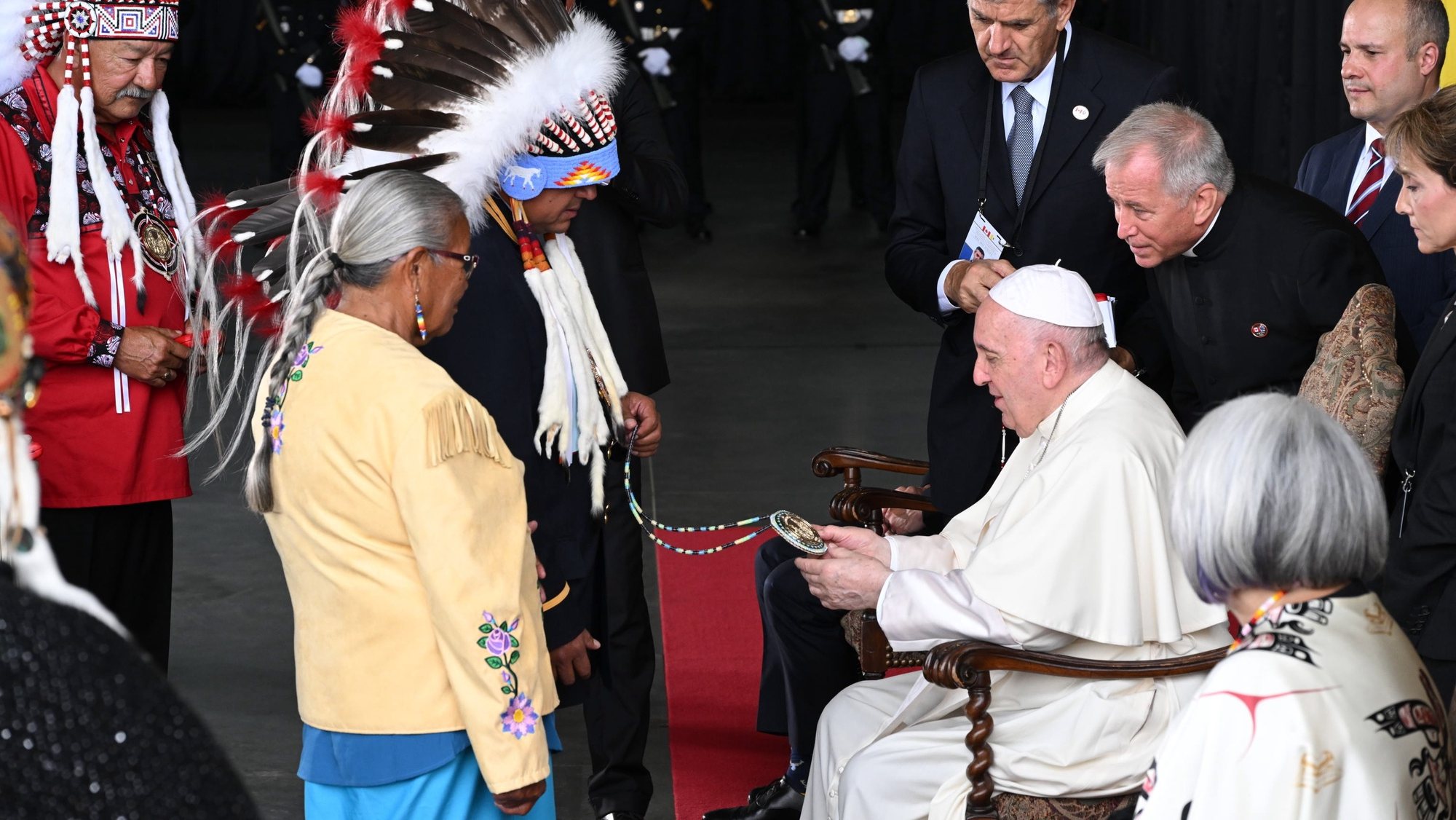epa10090032 Pope Francis meets members of an indigenous tribe during his welcoming ceremony at Edmonton International Airport in Alberta, western Canada,24 July 2022. The five-days visit is the first papal visit to Canada in 20 years.  EPA/CIRO FUSCO